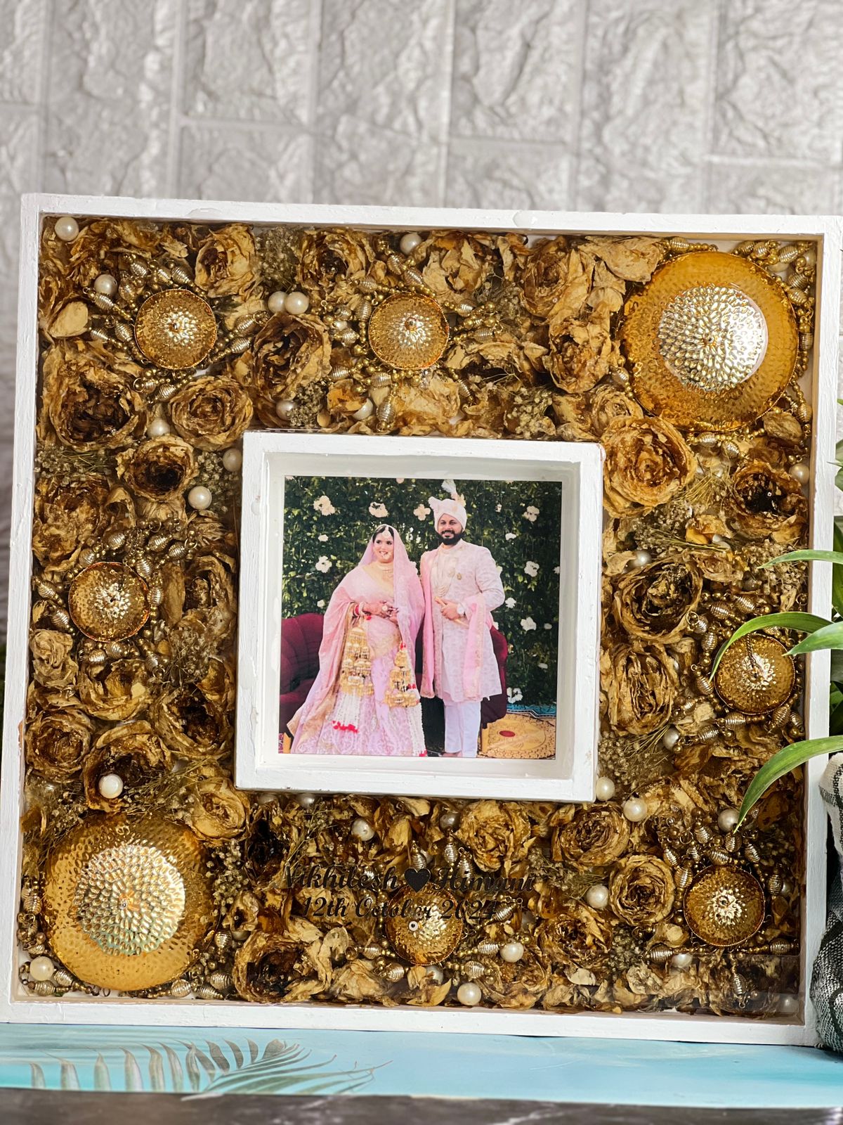 Resin 16inch by 16inch double frame with Couple photo and White flower with Keleera Varmala Preservation