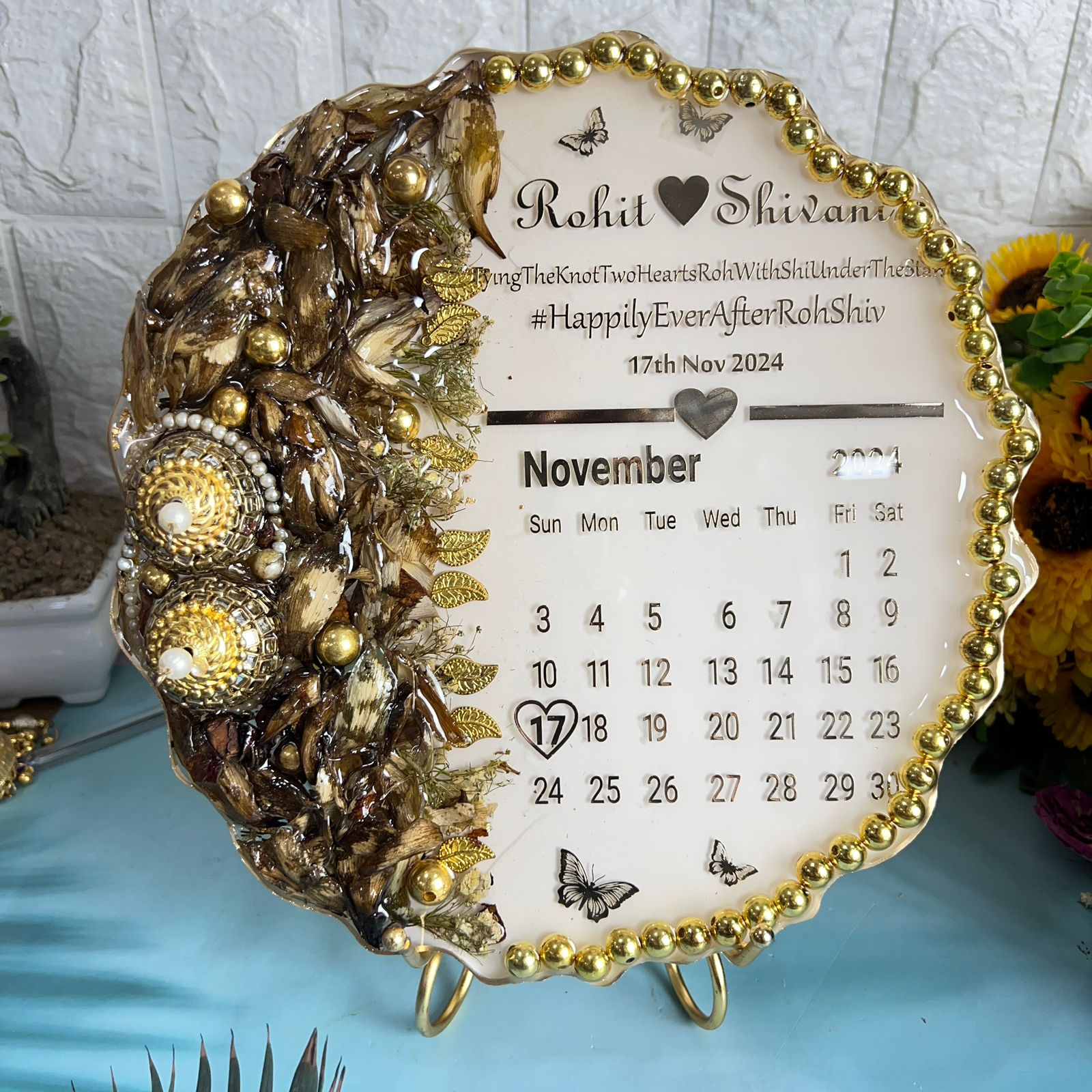 Kaleera & Flowers Preservation in Resin Frame (10-Inches)