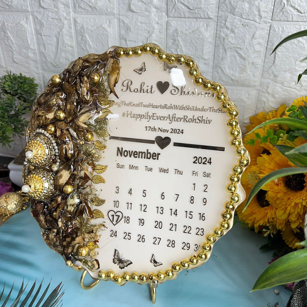 Kaleera & Flowers Preservation in Resin Frame (10-Inches)