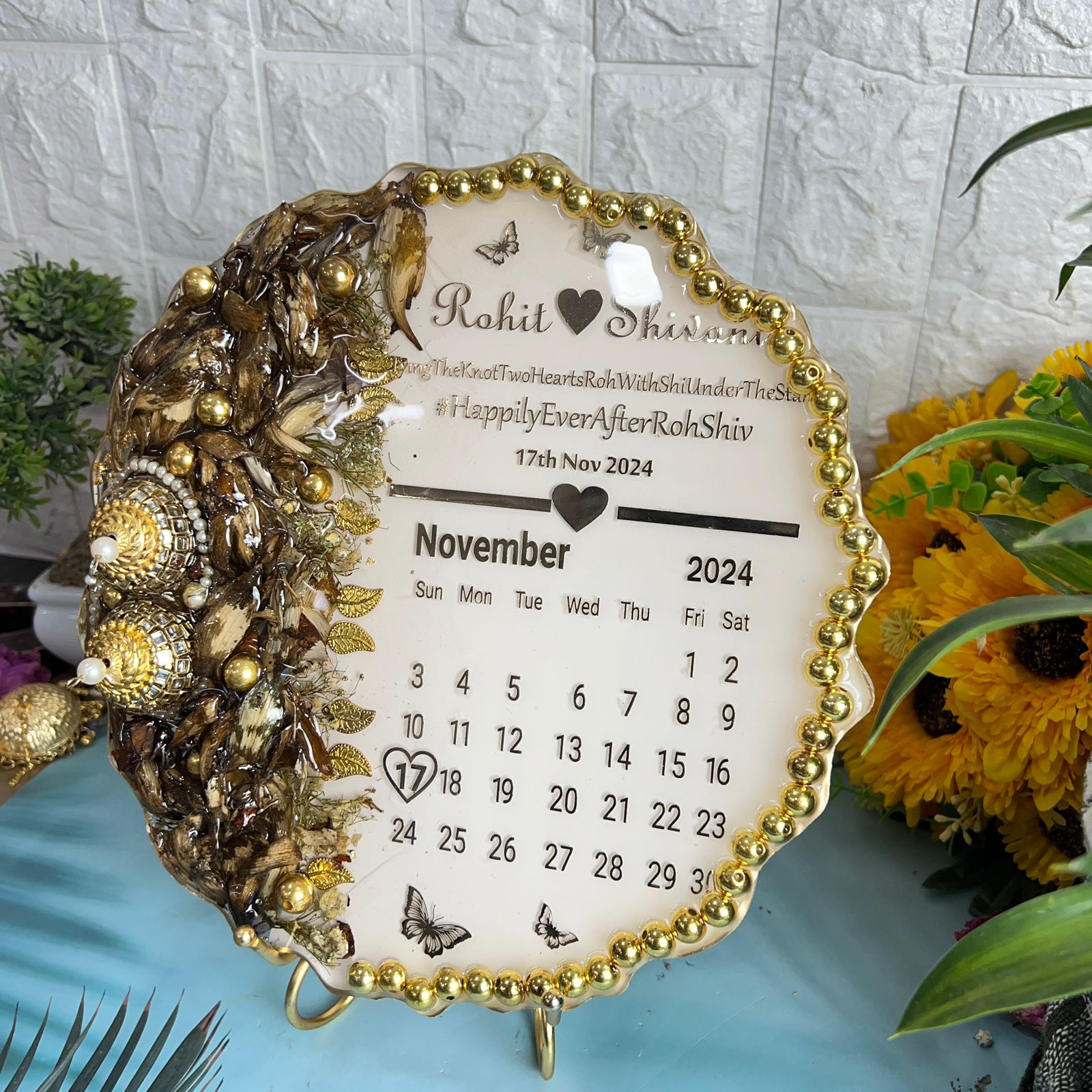 Kaleera & Flowers Preservation in Resin Frame (10-Inches)