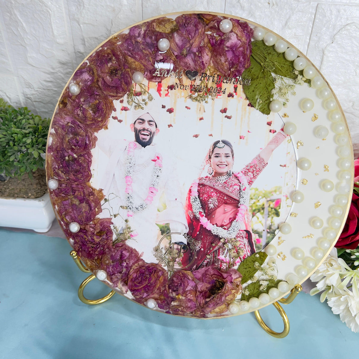 10 inch round varmala table frame with rose ring and couple photo