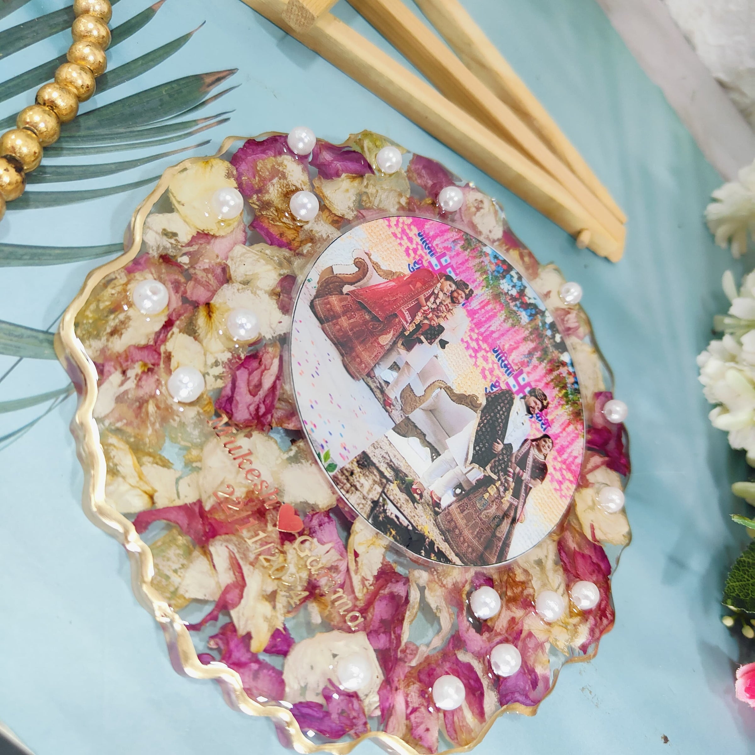 Beautifully Sealed Wedding Garland Flowers in 5-Inches Epoxy Resin Frame
