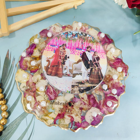 Beautifully Sealed Wedding Garland Flowers in 5-Inches Epoxy Resin Frame