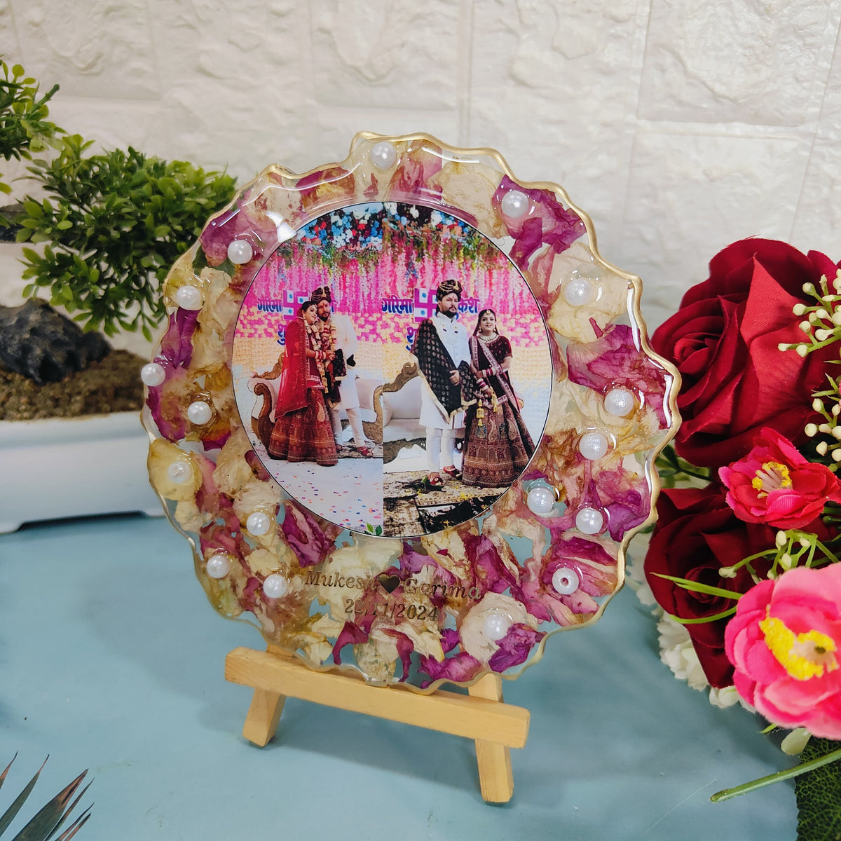 Beautifully Sealed Wedding Garland Flowers in 5-Inches Epoxy Resin Frame