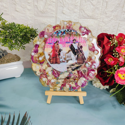 Beautifully Sealed Wedding Garland Flowers in 5-Inches Epoxy Resin Frame