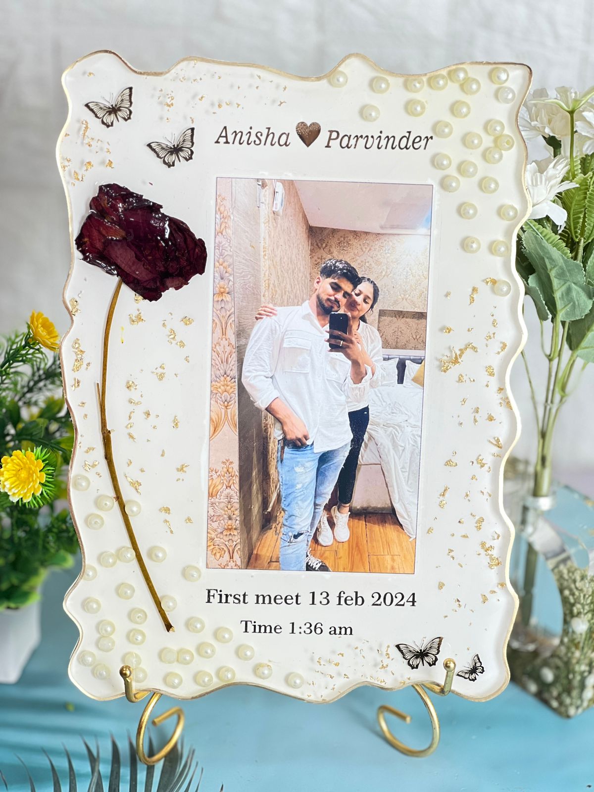 Resin Frame with First-Meeting Couple Photo and Rose Preservation (9 by 11 Inches)