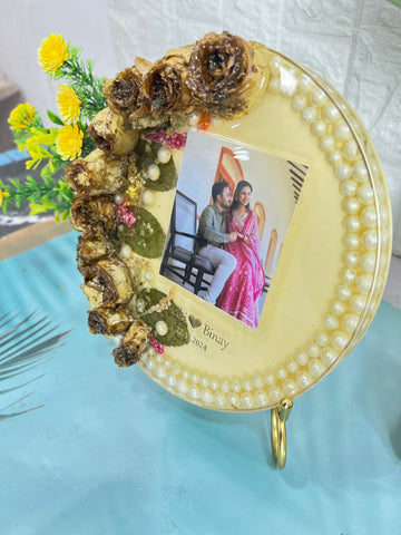 Decorative Resin Frame For Wedding Flowers & Photo Preservation (8-Inches)