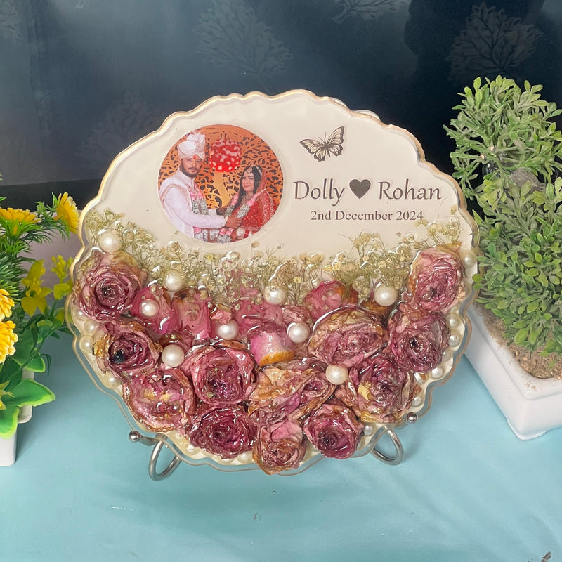 Round Curve Shape Resin Wedding Garland Preservation Frame (8-Inches)