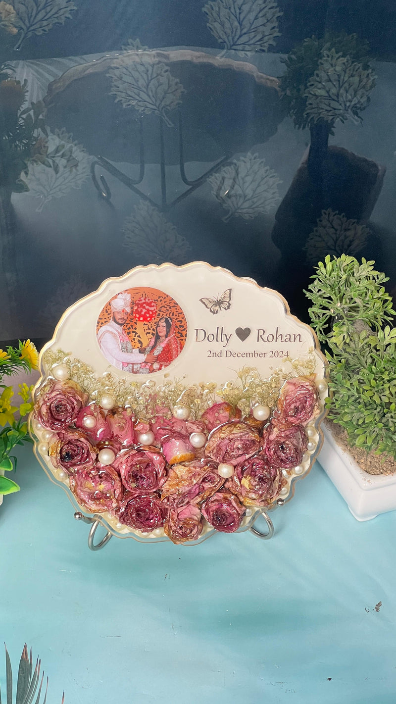 Round Curve Shape Resin Wedding Garland Preservation Frame (8-Inches)