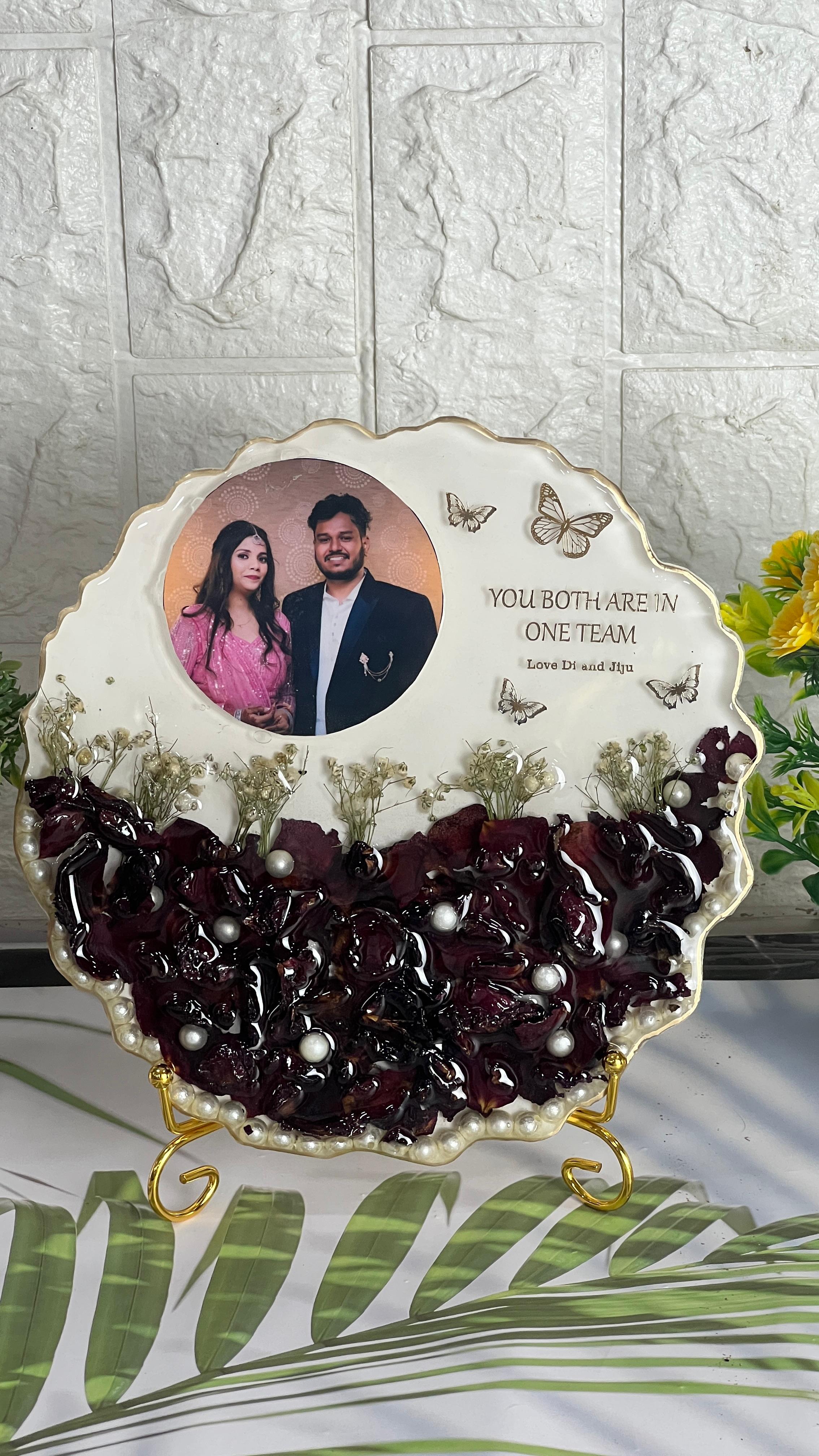 Agate-Shaped Wedding Varmala Flowers Preserved Resin Frame (8-Inches)