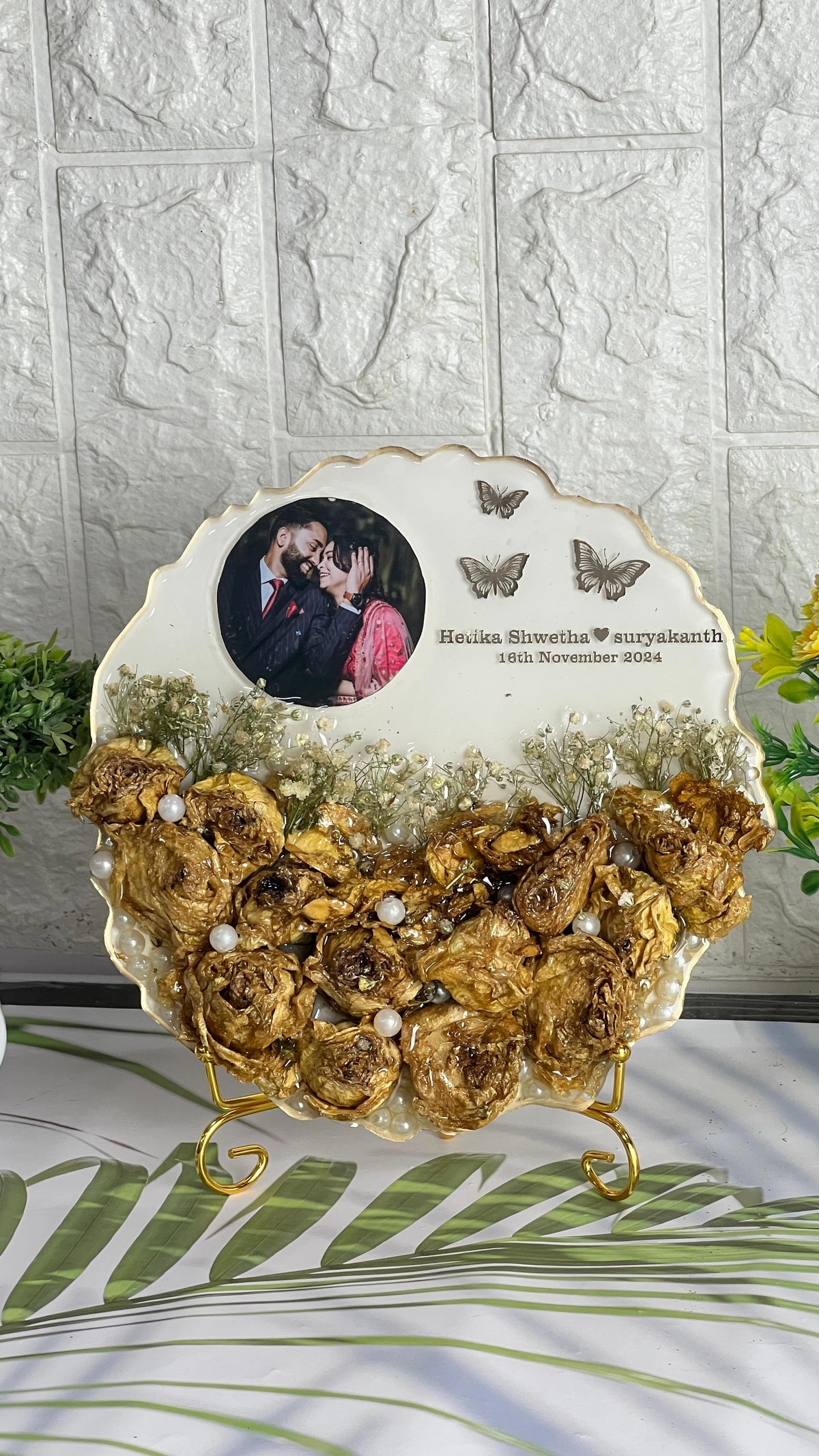 Personalized Wedding Varmala Preservation in Curve Resin Frame (8-Inches)