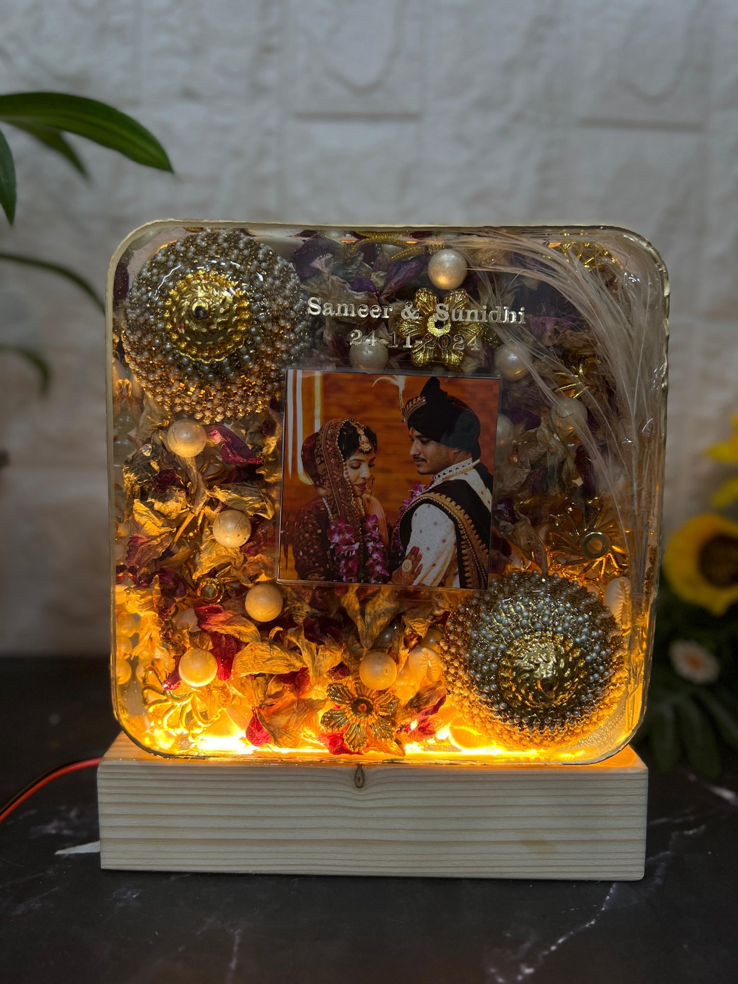 Resin 6inch square with Keleera and couple photo and Kalangi & Flowers & Dulha Necklace Varmala Preservation