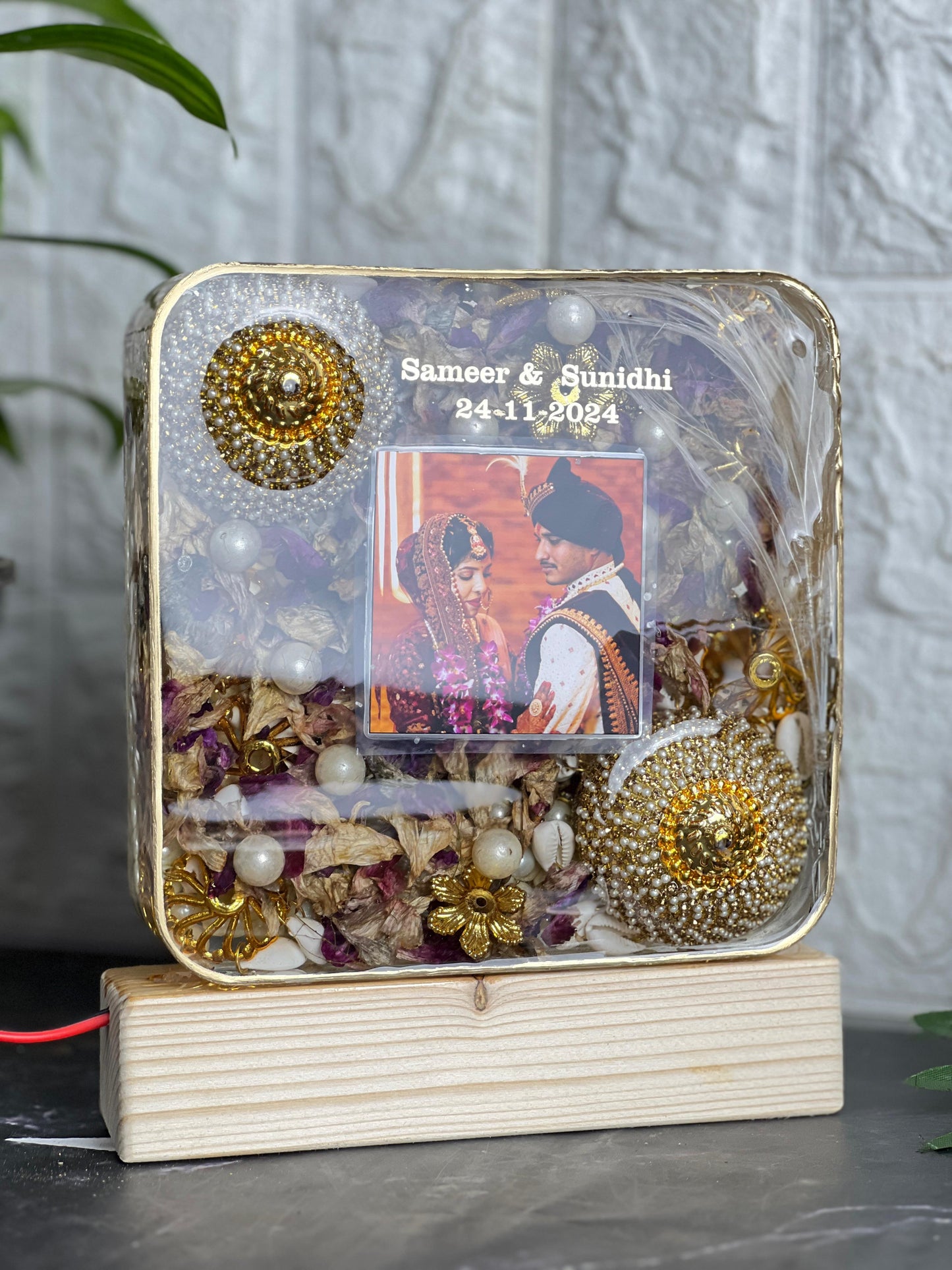 Resin 6inch square with Keleera and couple photo and Kalangi & Flowers & Dulha Necklace Varmala Preservation