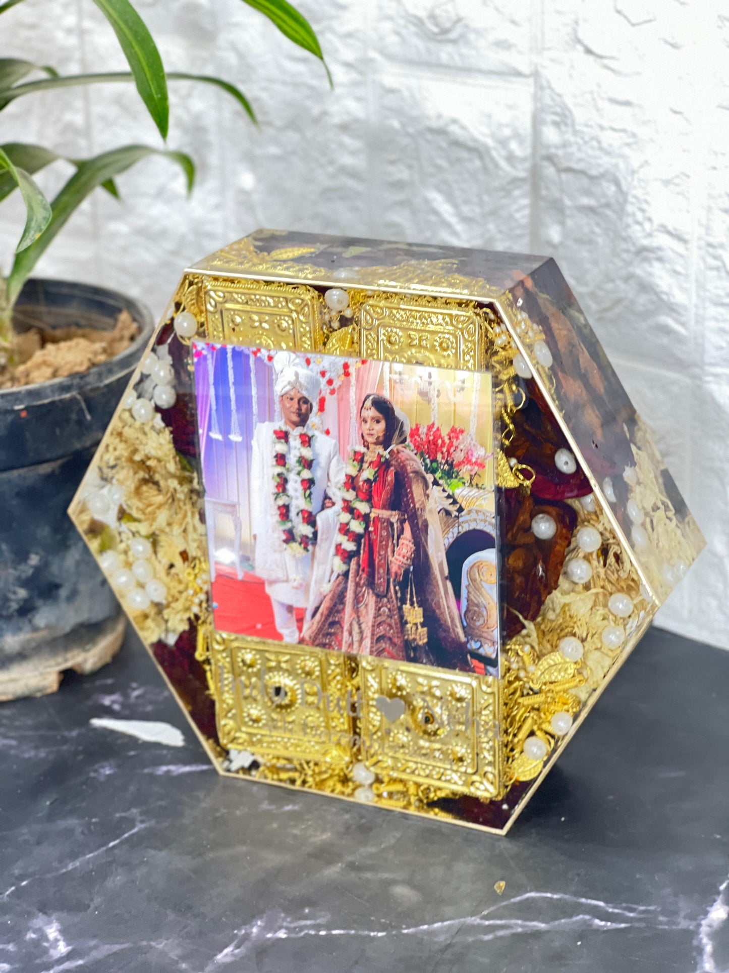 Resin 8inch Hexagonal shape with LED connection and Couple Photo and Name with Keleera Flowers perasl Varmala Preservation