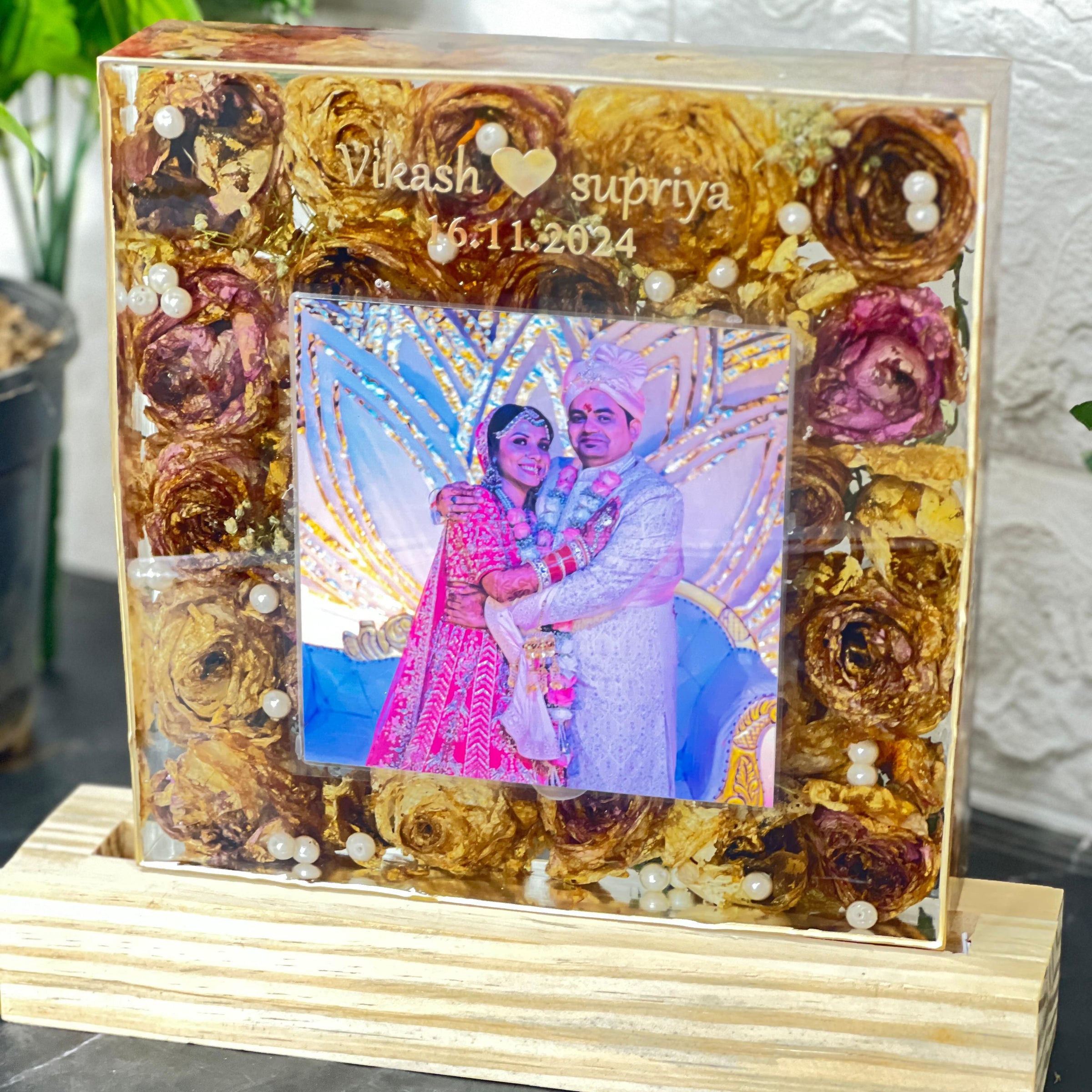 Preserved Wedding Memory in LED Resin Frame (8-Inches)