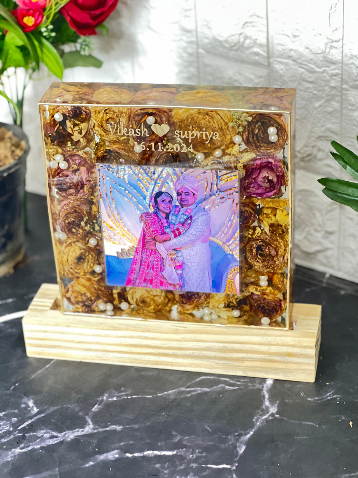 Preserved Wedding Memory in LED Resin Frame (8-Inches)