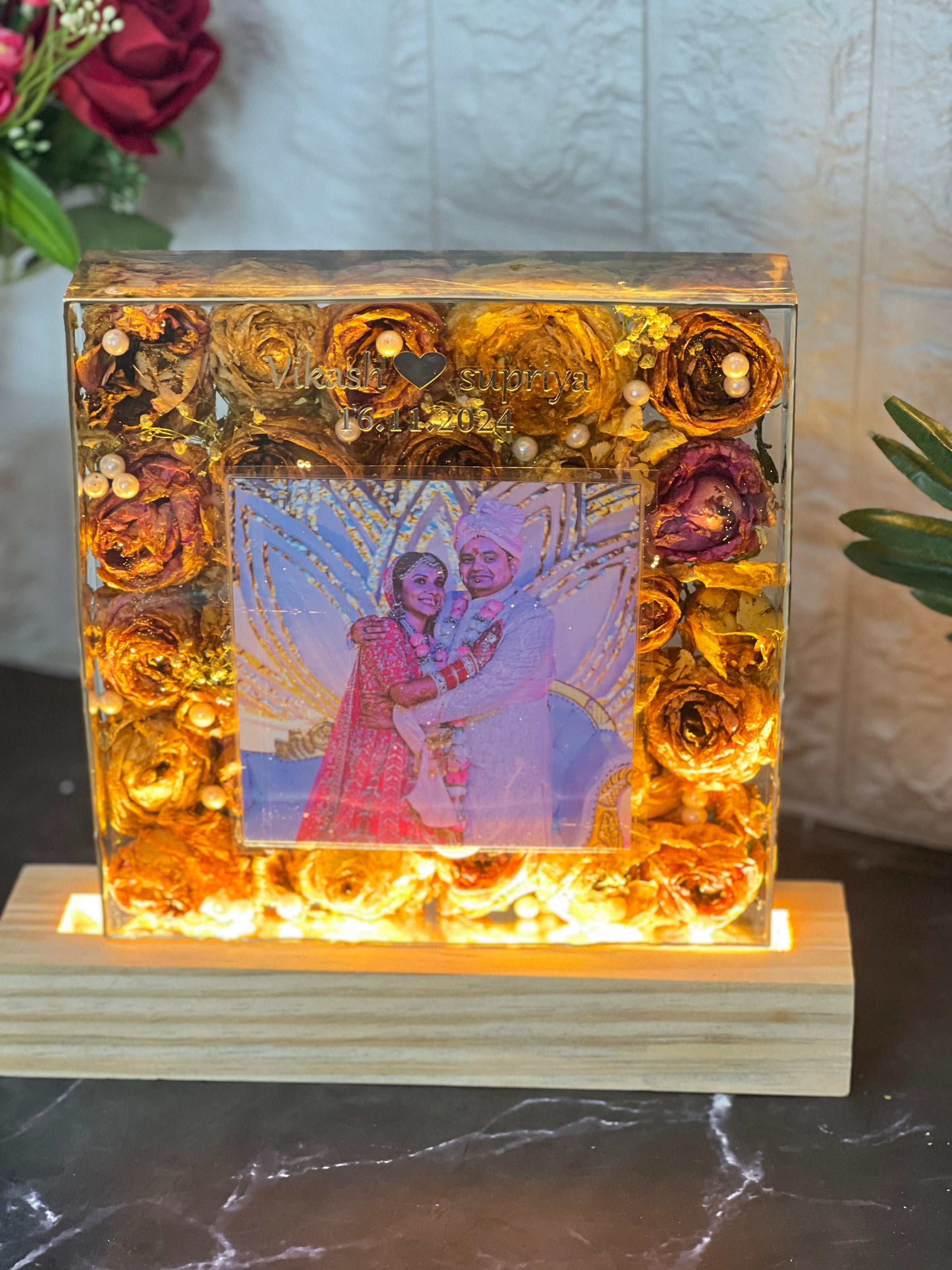 Preserved Wedding Memory in LED Resin Frame (8-Inches)