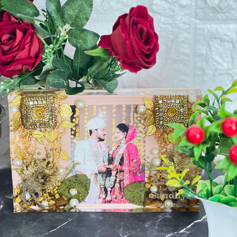 Square-Shaped Resin Block with Wedding Memory Preservation (9*6 Inches)