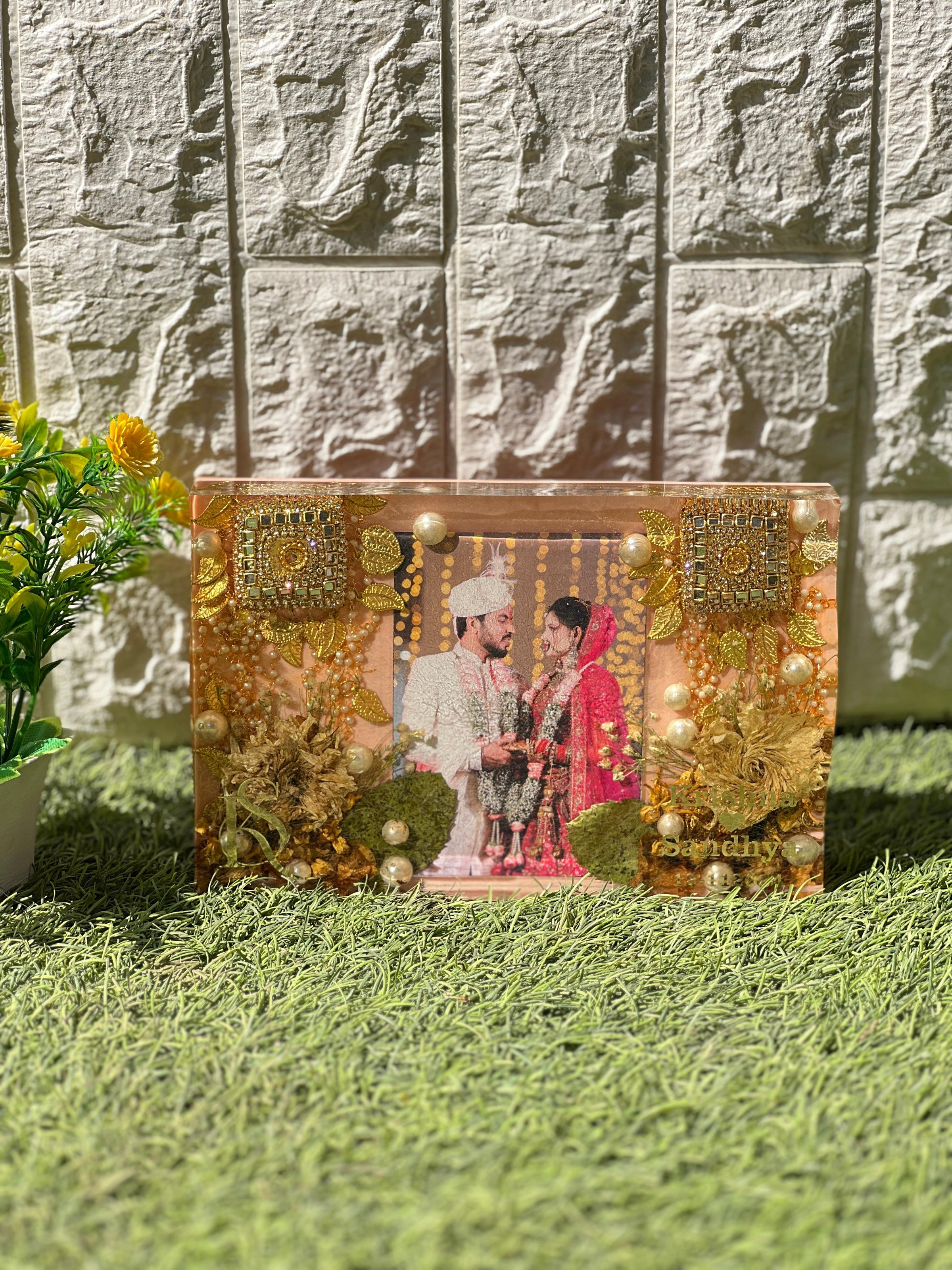 Square-Shaped Resin Block with Wedding Memory Preservation (9*6 Inches)