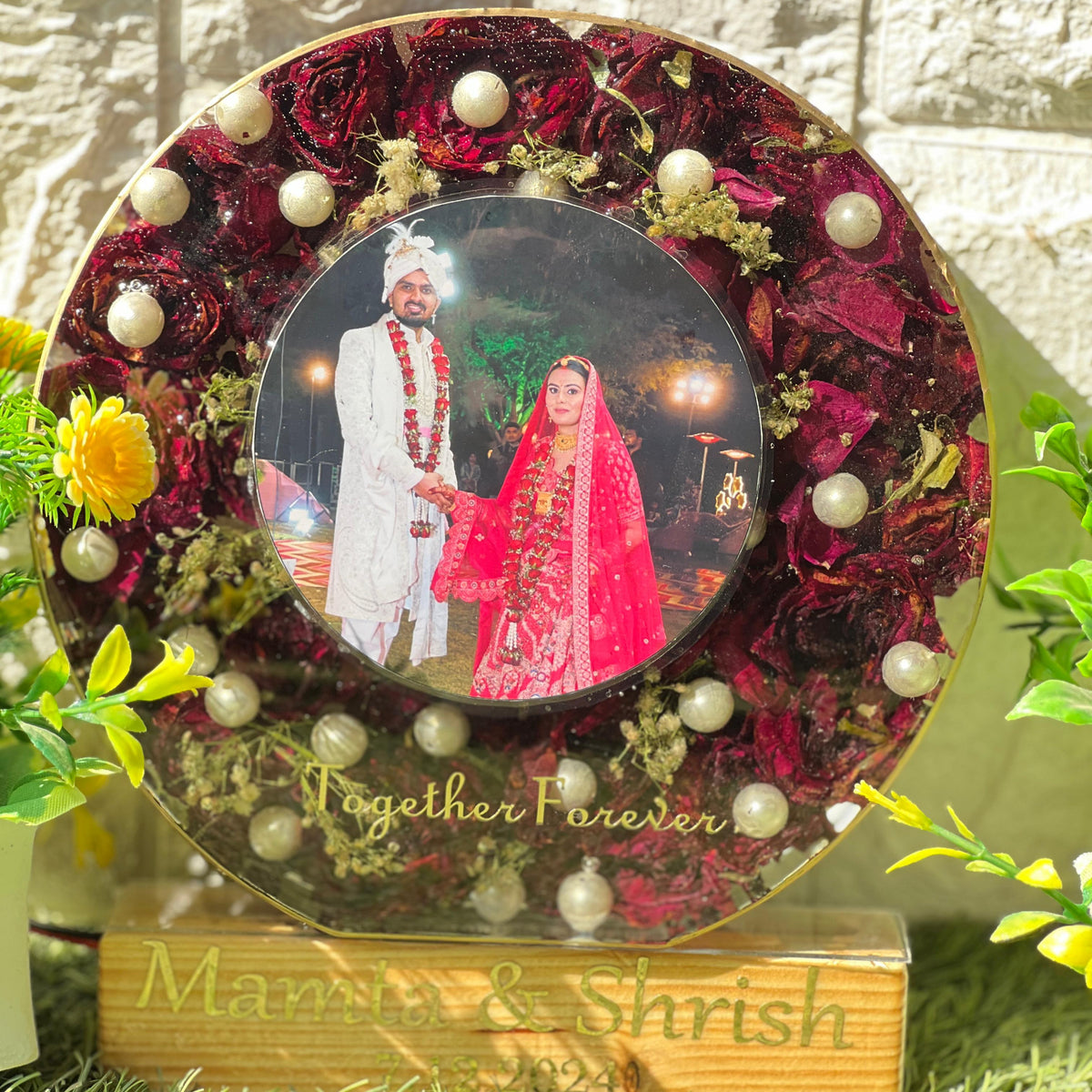 Varmala Preserved Round-Shaped Deep Casting LED Frame (8-Inches)