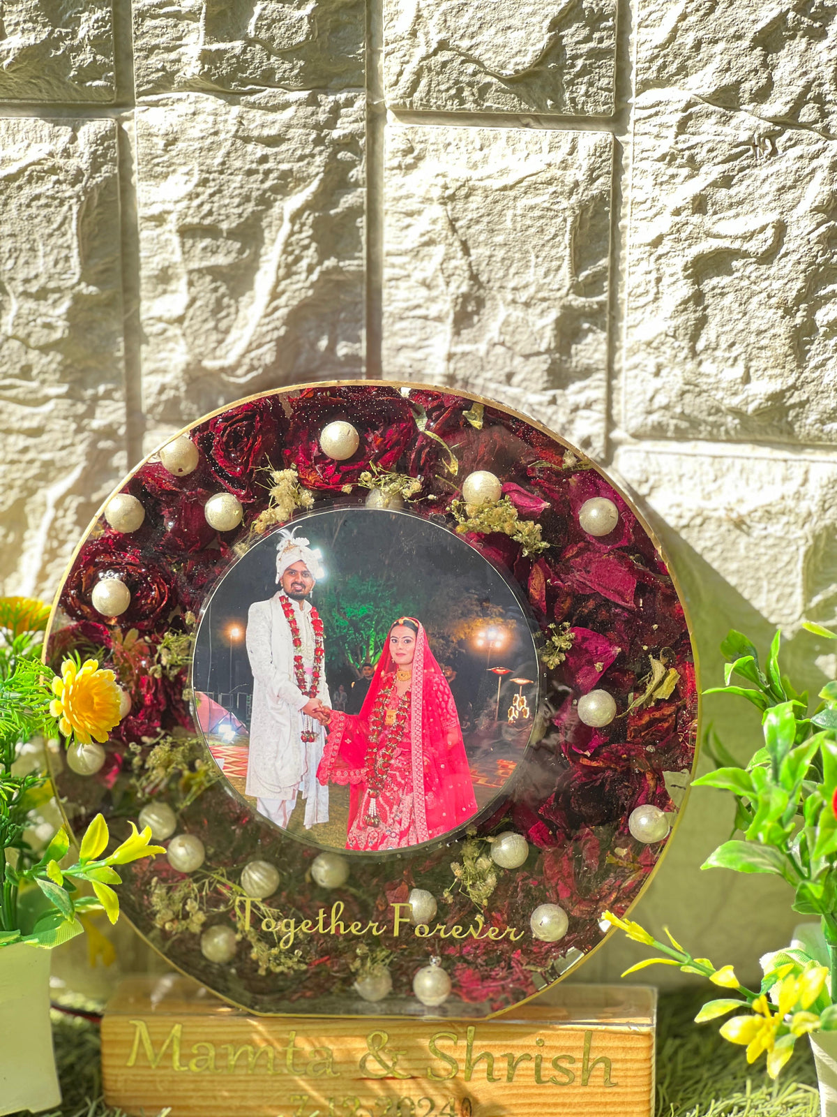 Varmala Preserved Round-Shaped Deep Casting LED Frame (8-Inches)