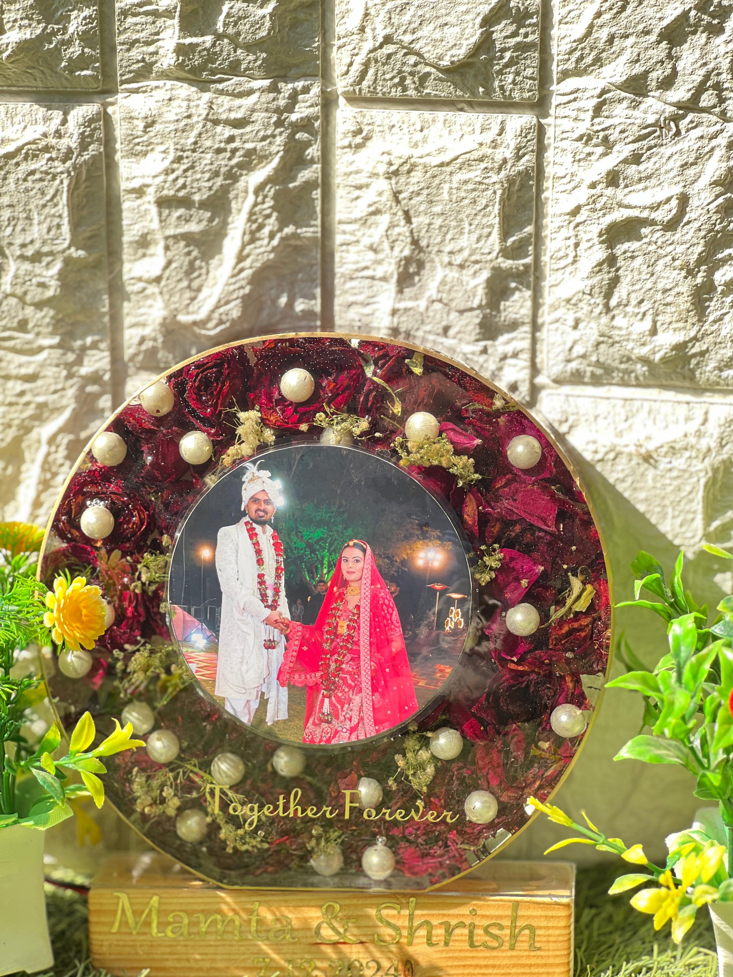 Varmala Preserved Round-Shaped Deep Casting LED Frame (8-Inches)