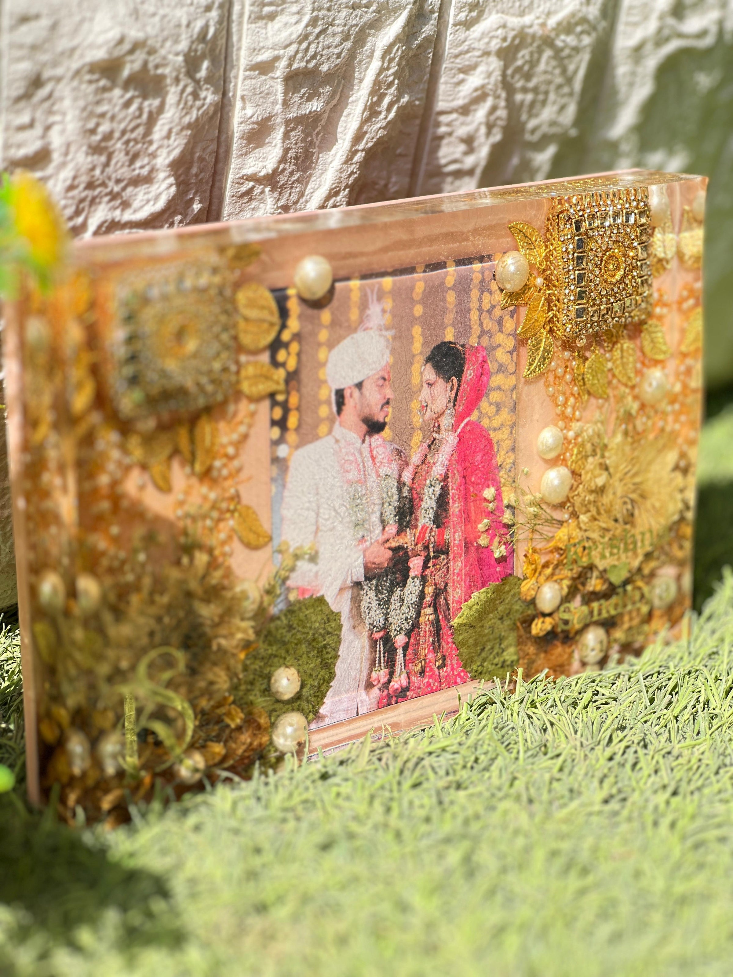 Square-Shaped Resin Block with Wedding Memory Preservation (9*6 Inches)