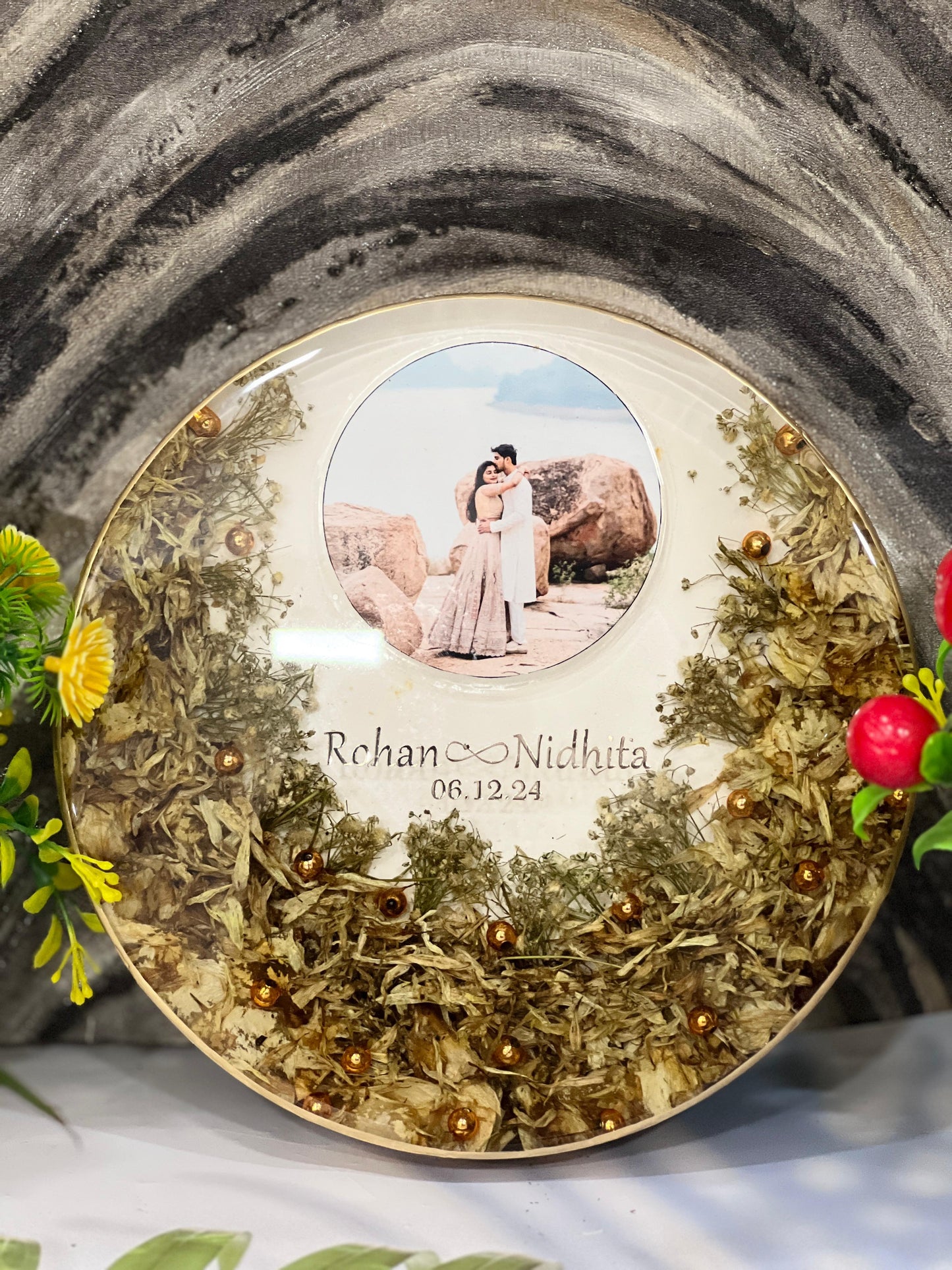 Unique Resin Wedding Memory Preservation Frame (8-Inches)