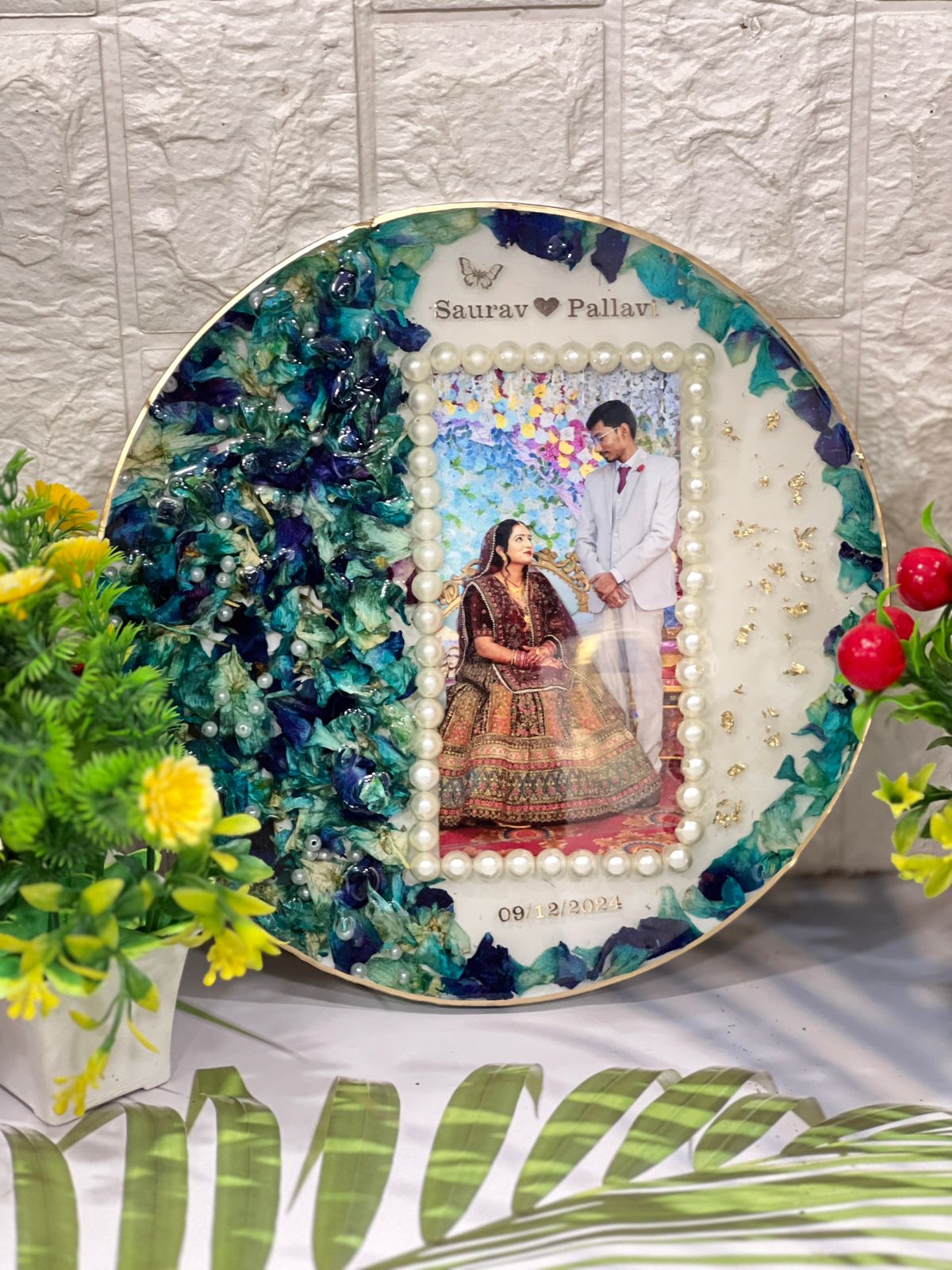 10 inch round varmala preservation table frame with teal flowers, pearl border
