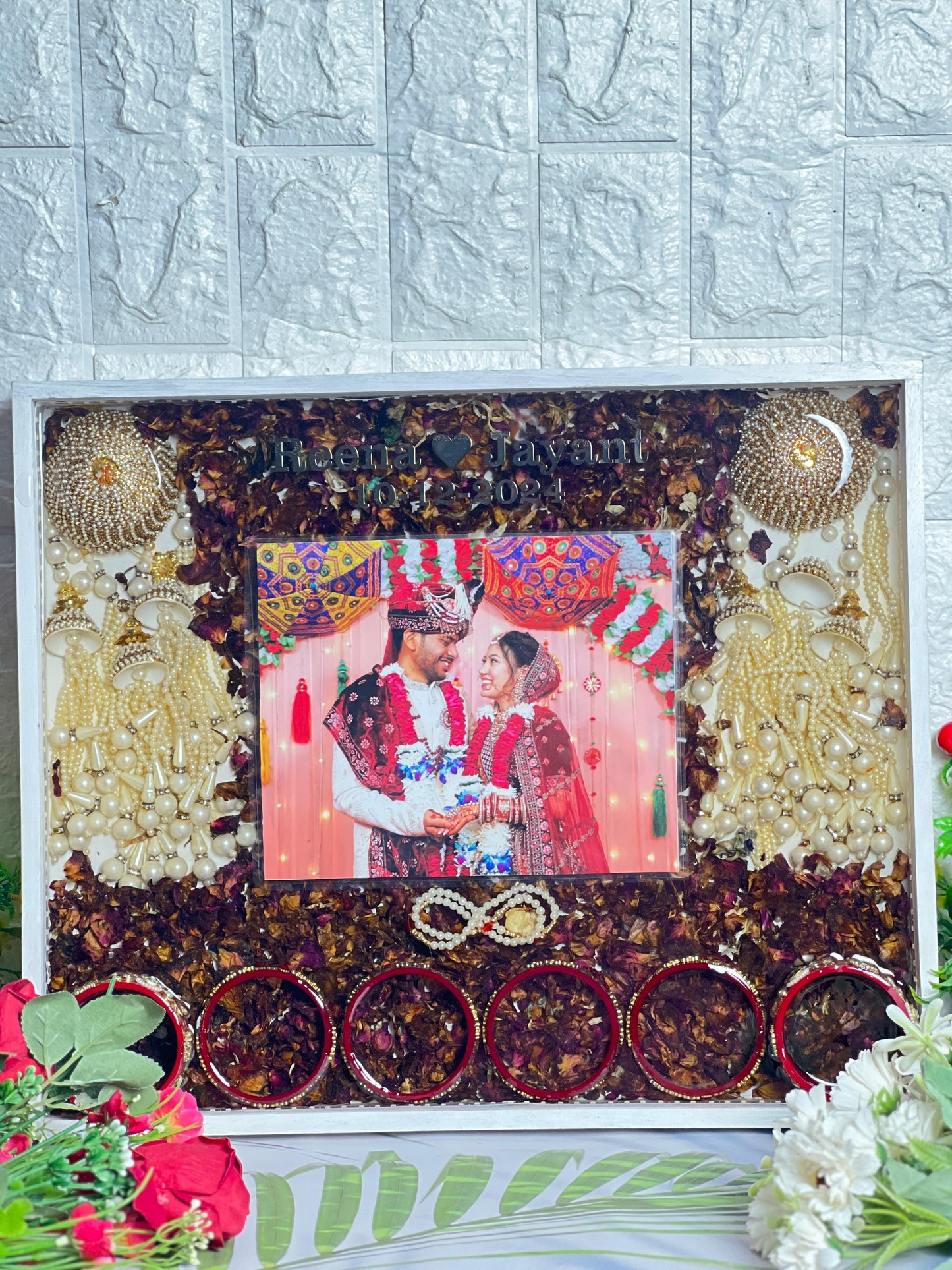 Resin 14inch Wodden frame with LED couple Flowers and Couple Photo and Keleera & Chudi with Name & Date Varmala Preservation