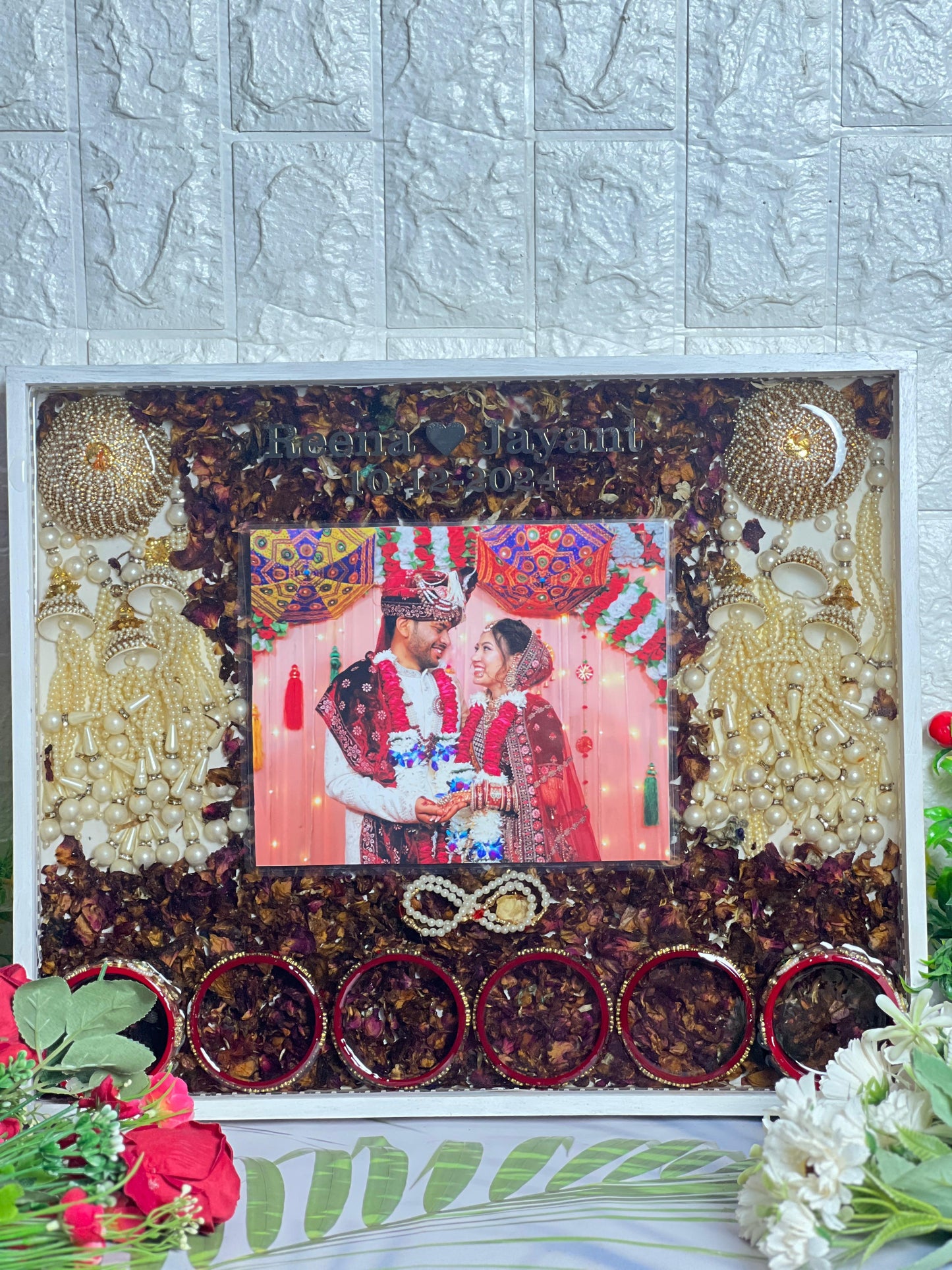 Resin 14inch Wodden frame with LED couple Flowers and Couple Photo and Keleera & Chudi with Name & Date Varmala Preservation