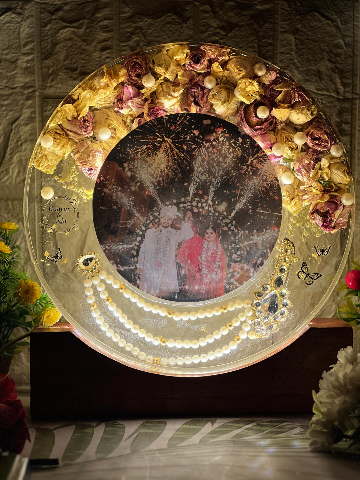 Wedding Couple Photo & Garland Preservation (12-Inches)