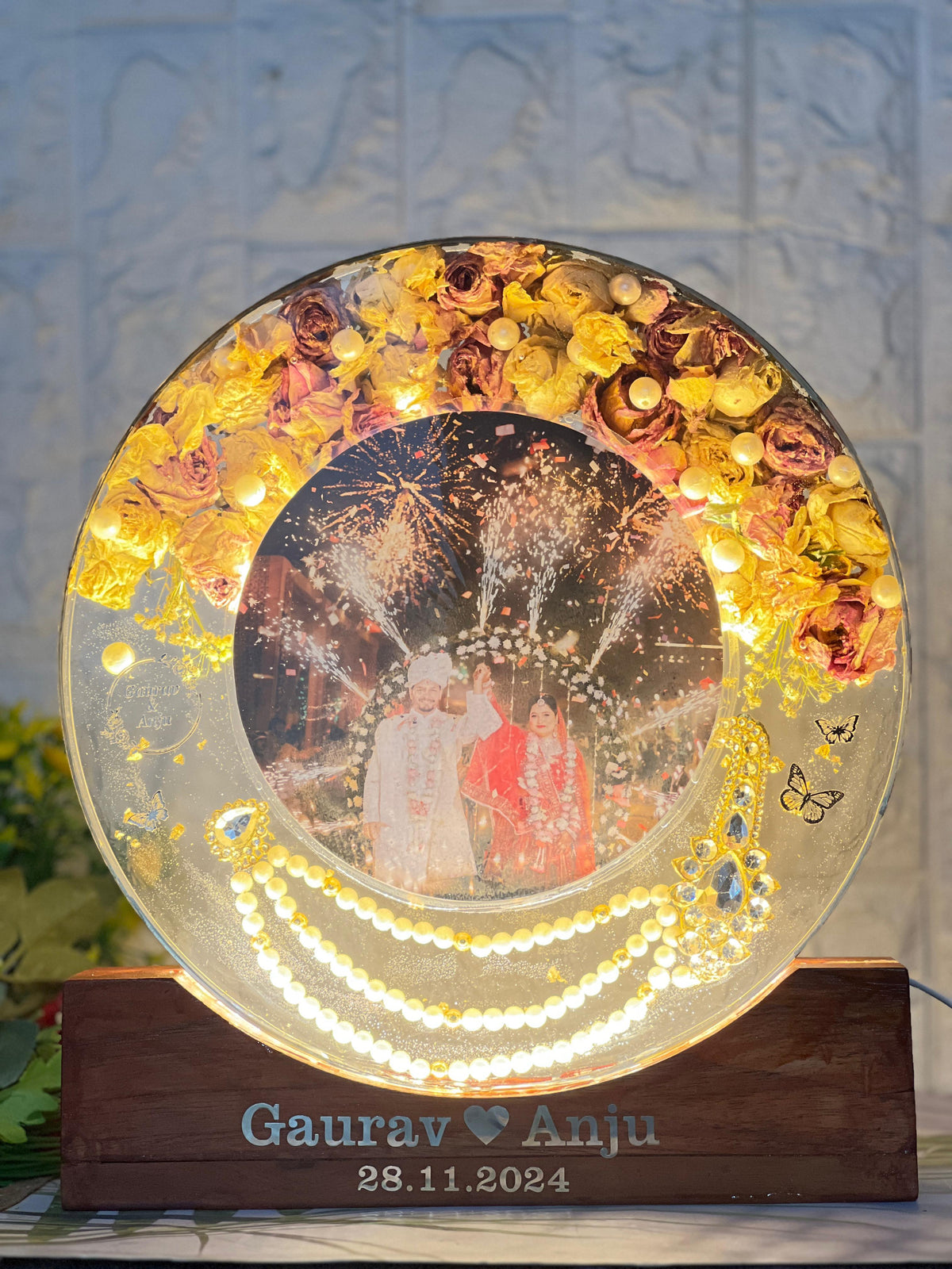 Wedding Couple Photo & Garland Preservation (12-Inches)