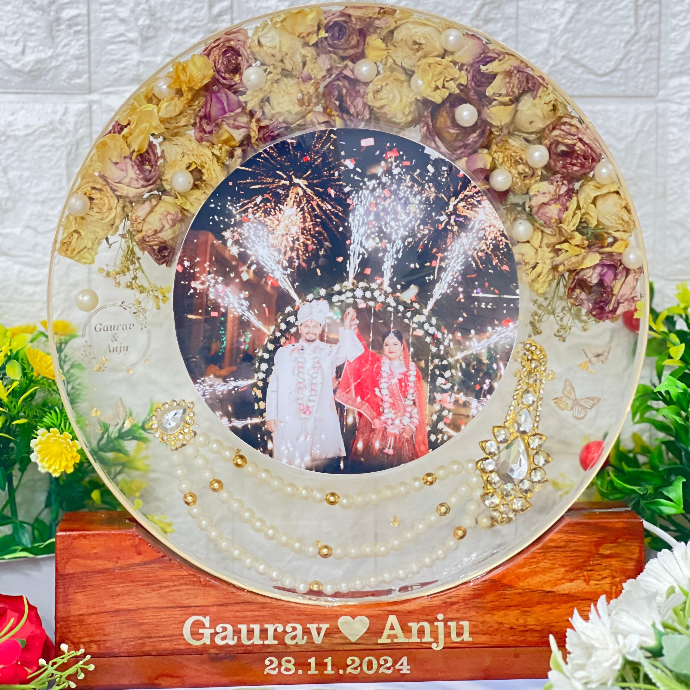 Wedding Couple Photo & Garland Preservation (12-Inches)