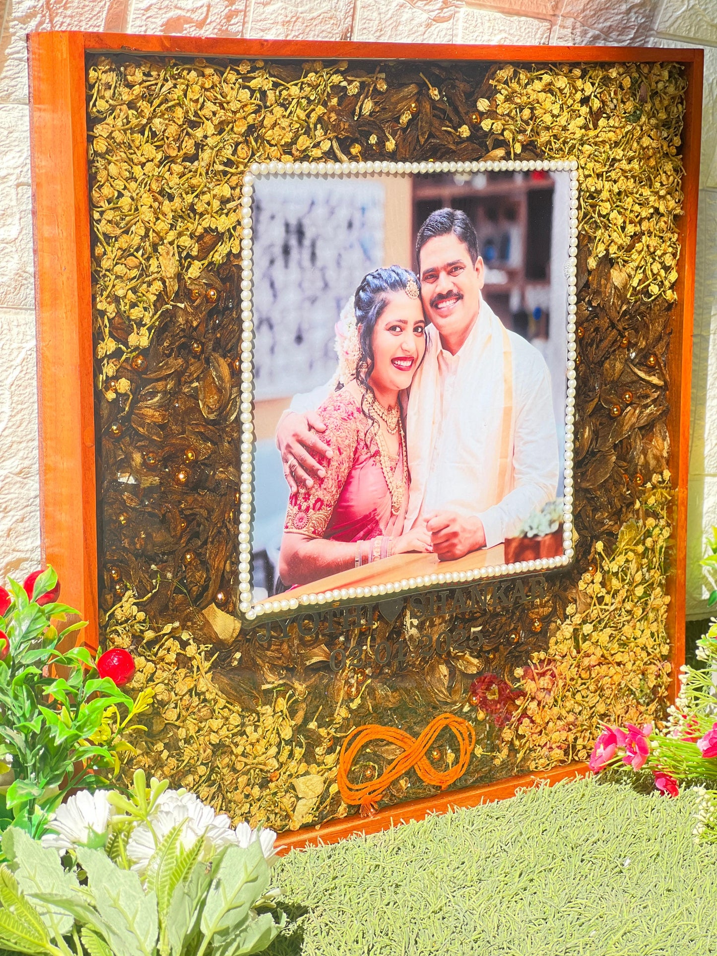 Resin 18 by 18 inch Wodden frame with couple Photo and Name with Pearls border in the photo Varmala Preservation