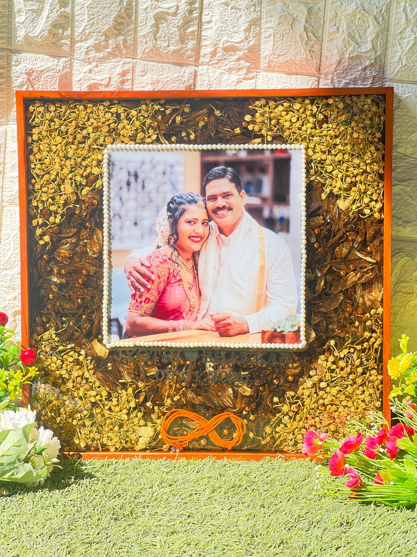 Resin 18 by 18 inch Wodden frame with couple Photo and Name with Pearls border in the photo Varmala Preservation