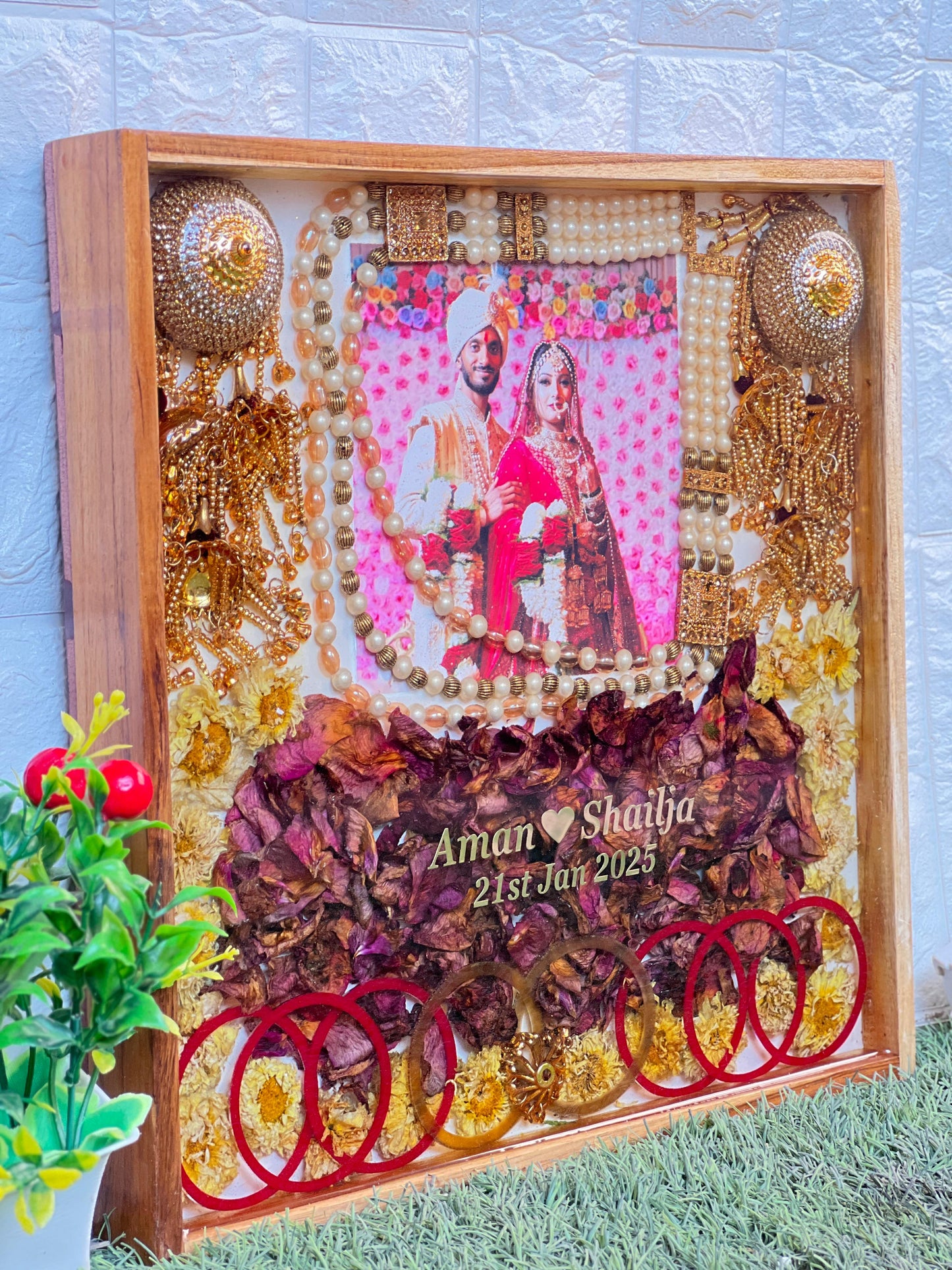 Resin 14inch wodden square frame  with couple photo and keleera and chuddi Varmala Preservation