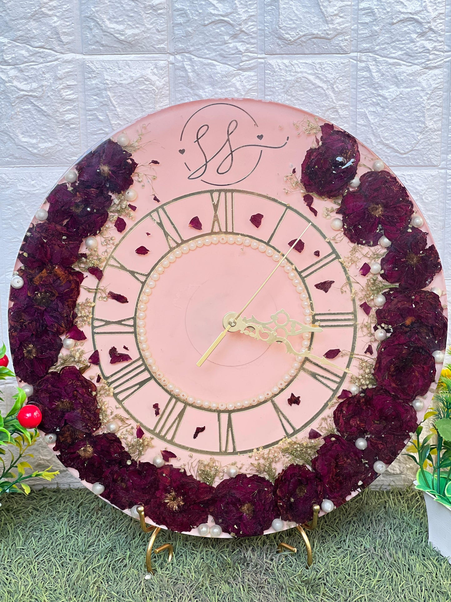 Resin 14inch round roman clock with couple Name initial with red roses Varmala Preservation