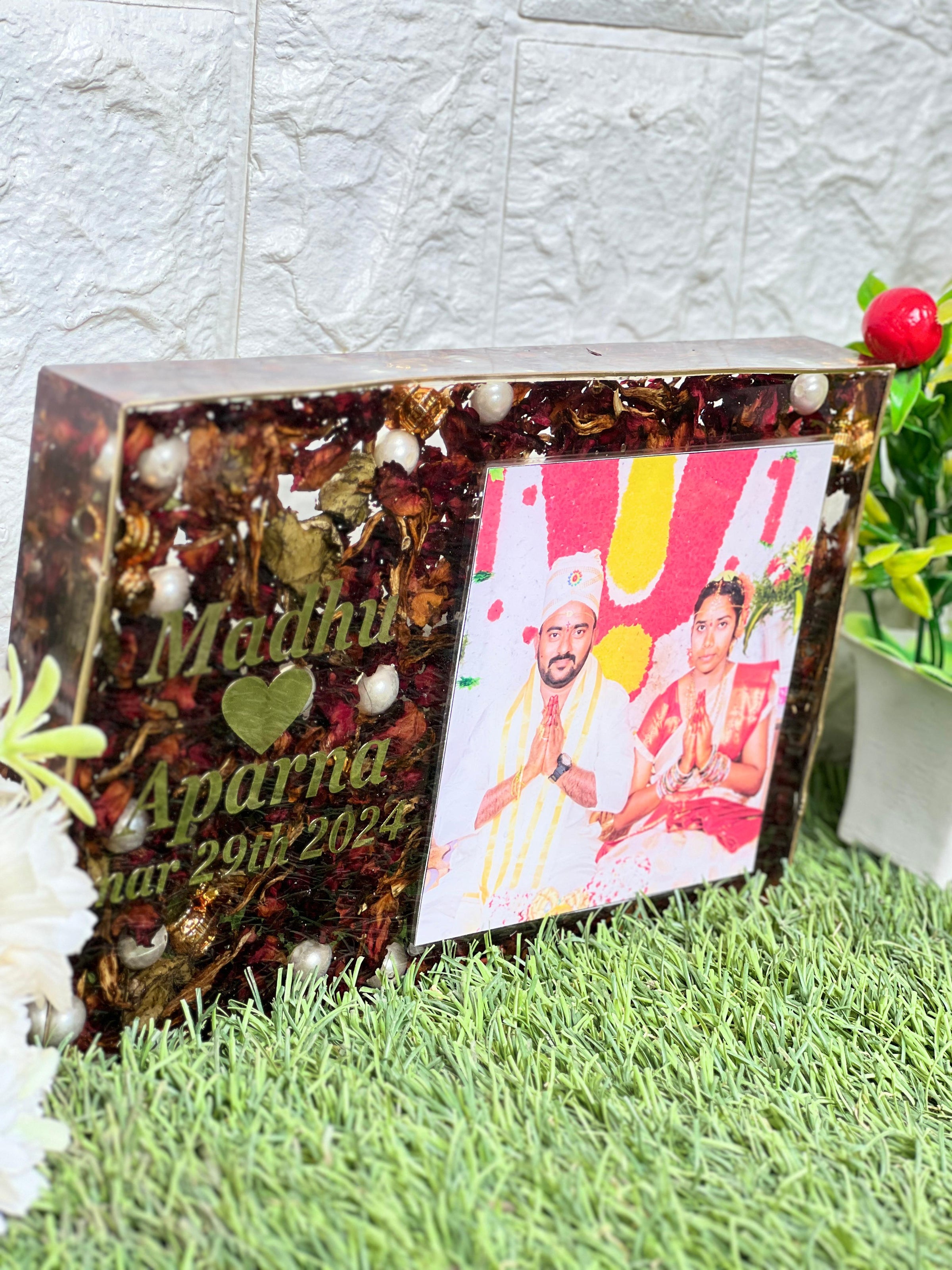 Resin LED Block with Photo & Flower Preservation (9*6 Inches)