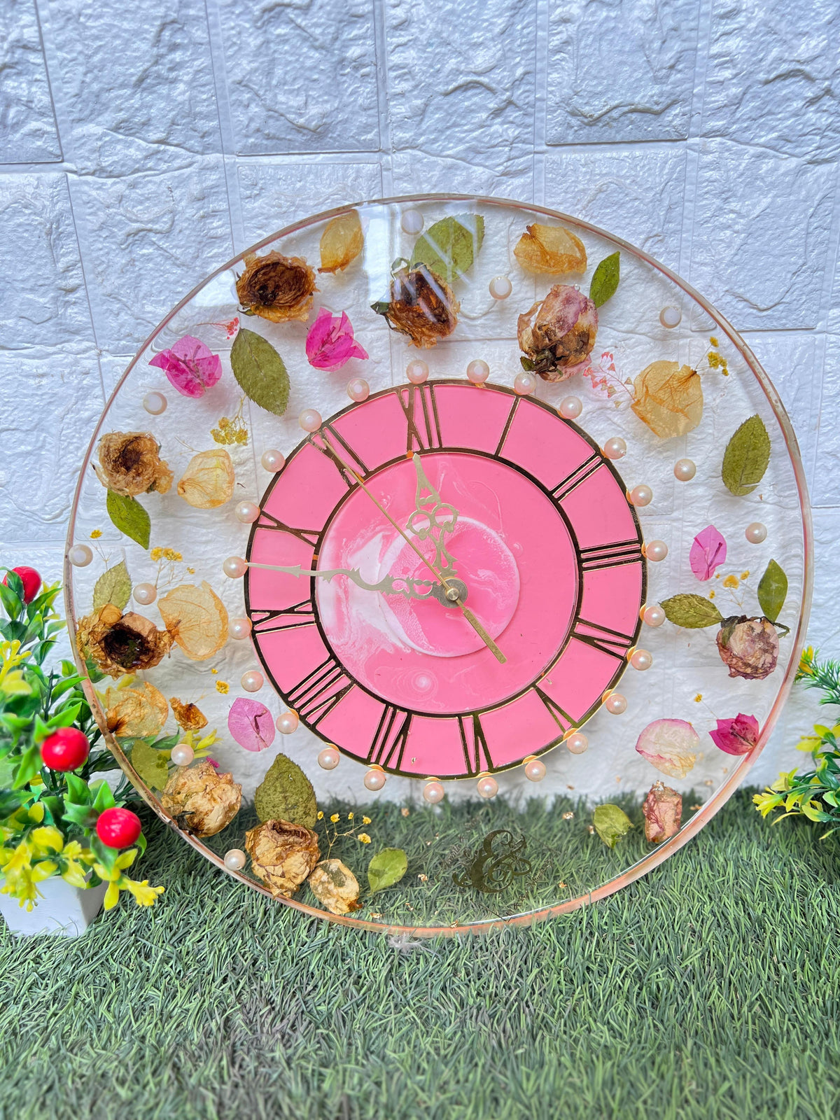 Resin 16 inch round with transparent base with center with Pink & white shade mix colour with Petals with Varmala Preservation
