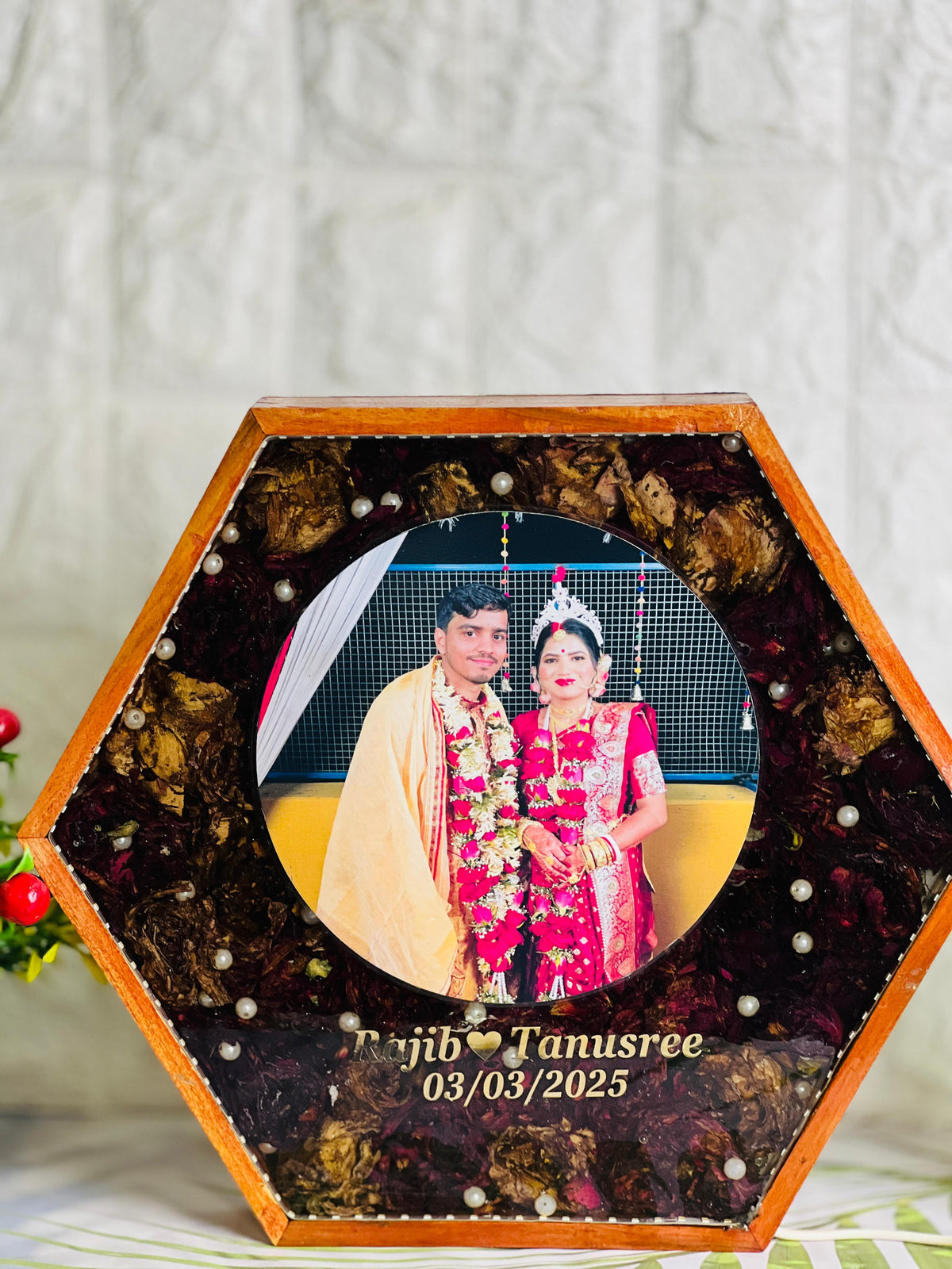 Resin 12inch Hexogonal with Couple Photo & Varmala with LED option Varmala Preservation