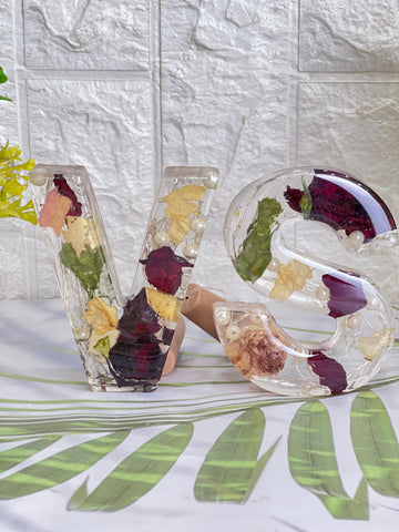 Resin 4 inch name initial Lamp with Qurki Lights with Sing Flowers Round curve shape Flowers & petals Flowers Presaervation