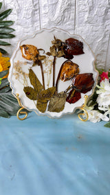 Resin 6inch round curve shape with 4 flowers & white base Flowers Preservation
