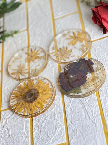 Resin 4 set of Round Coaster with Real Diffrent Flowers with Diffrent Style Flowers Preservation