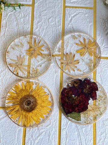Resin 4 set of Round Coaster with Real Diffrent Flowers with Diffrent Style Flowers Preservation