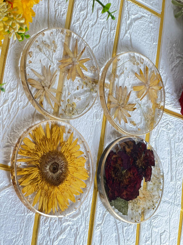 Resin 4 set of Round Coaster with Real Diffrent Flowers with Diffrent Style Flowers Preservation