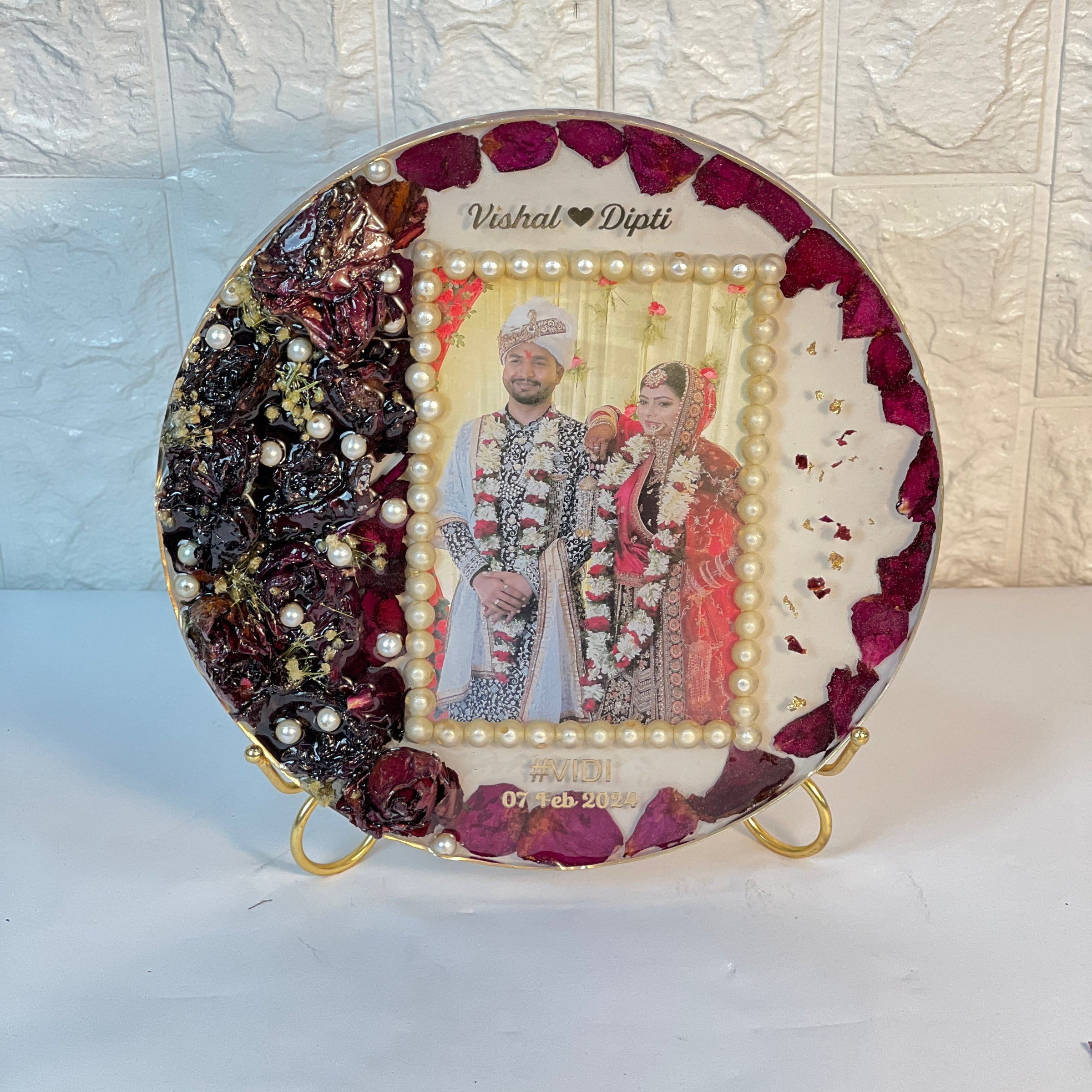 Round-Shaped Varmala Preservation Photo Frame | Resin Frames