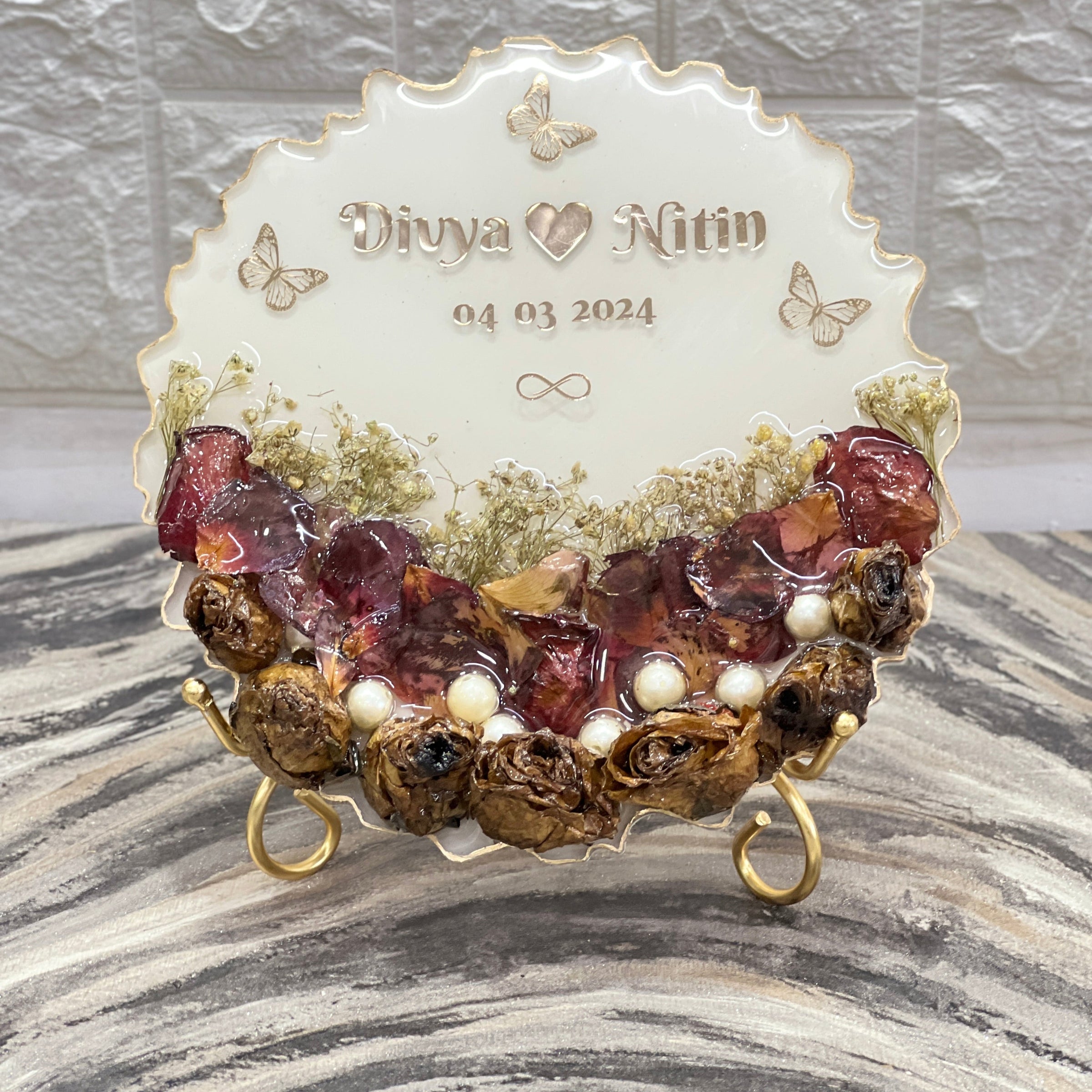 Curve-Shaped Wedding Resin Keepsake