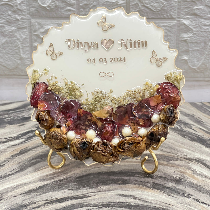 Curve-Shaped Wedding Resin Keepsake