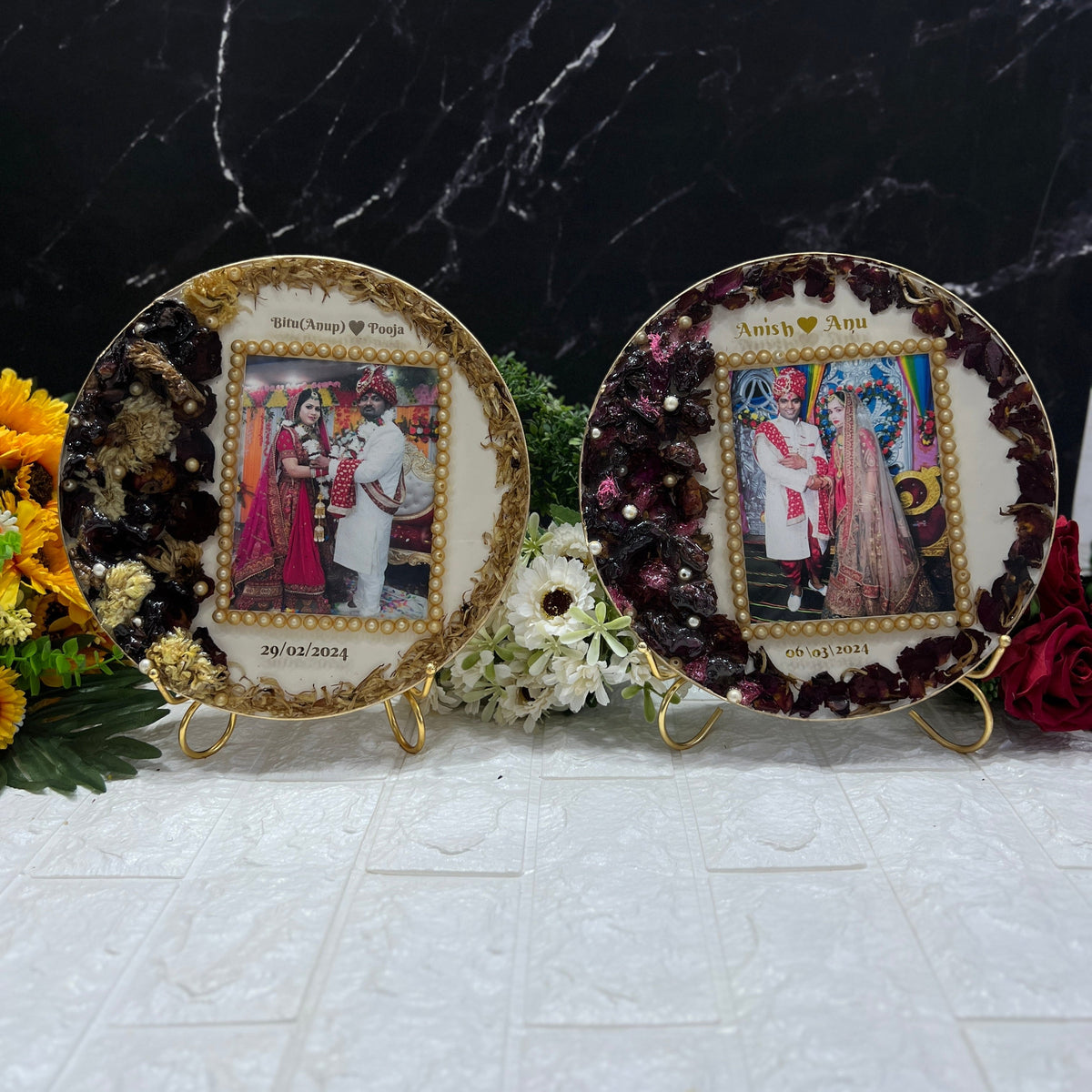 10 inch classic round varmala table frame with maroon roses